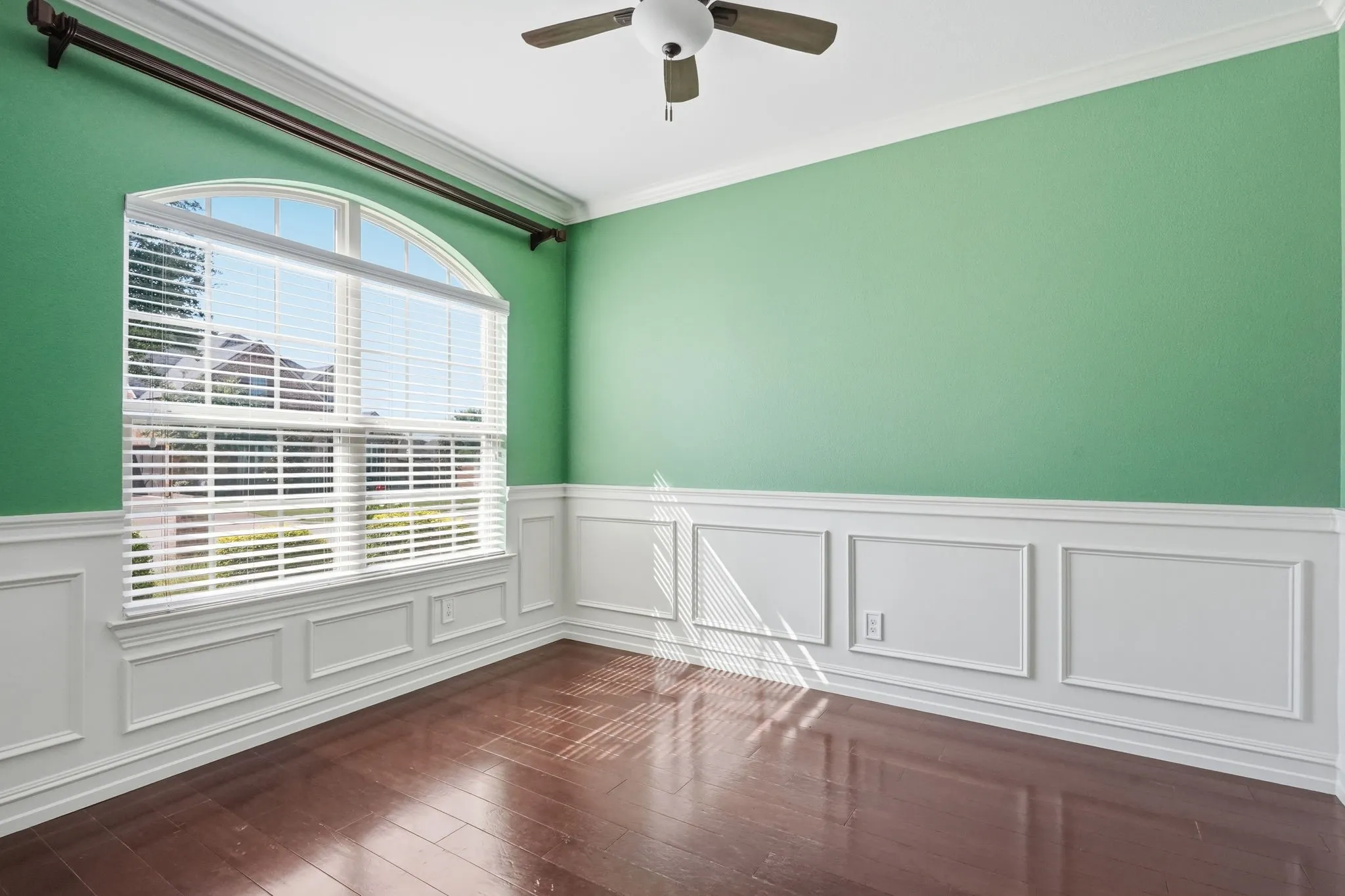 Single Family Residence For Sale in Denton County , 2803 Waverley Drive, Trophy Club, Texas 76262, 5 Bedroom, 5 Bathroom, 3 Garage spaces, 4,264 Sqft, built in 2013, mls#21369029, Real Estate Agent in Trophy Club, Homes For Sale in Denton county, Homes For Sale in Trophy Club, Realtor in Trophy Club Texas, Real Estate Brokerage Independent Realty Texas, Luminita Cordes Realtor