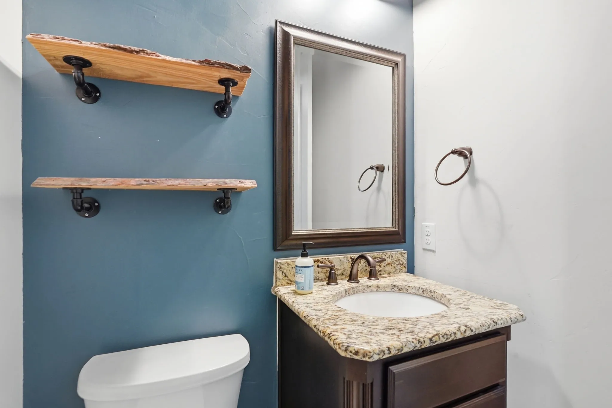 Single Family Residence For Sale in Denton County , 2803 Waverley Drive, Trophy Club, Texas 76262, 5 Bedroom, 5 Bathroom, 3 Garage spaces, 4,264 Sqft, built in 2013, mls#21369029, Real Estate Agent in Trophy Club, Homes For Sale in Denton county, Homes For Sale in Trophy Club, Realtor in Trophy Club Texas, Real Estate Brokerage Independent Realty Texas, Luminita Cordes Realtor