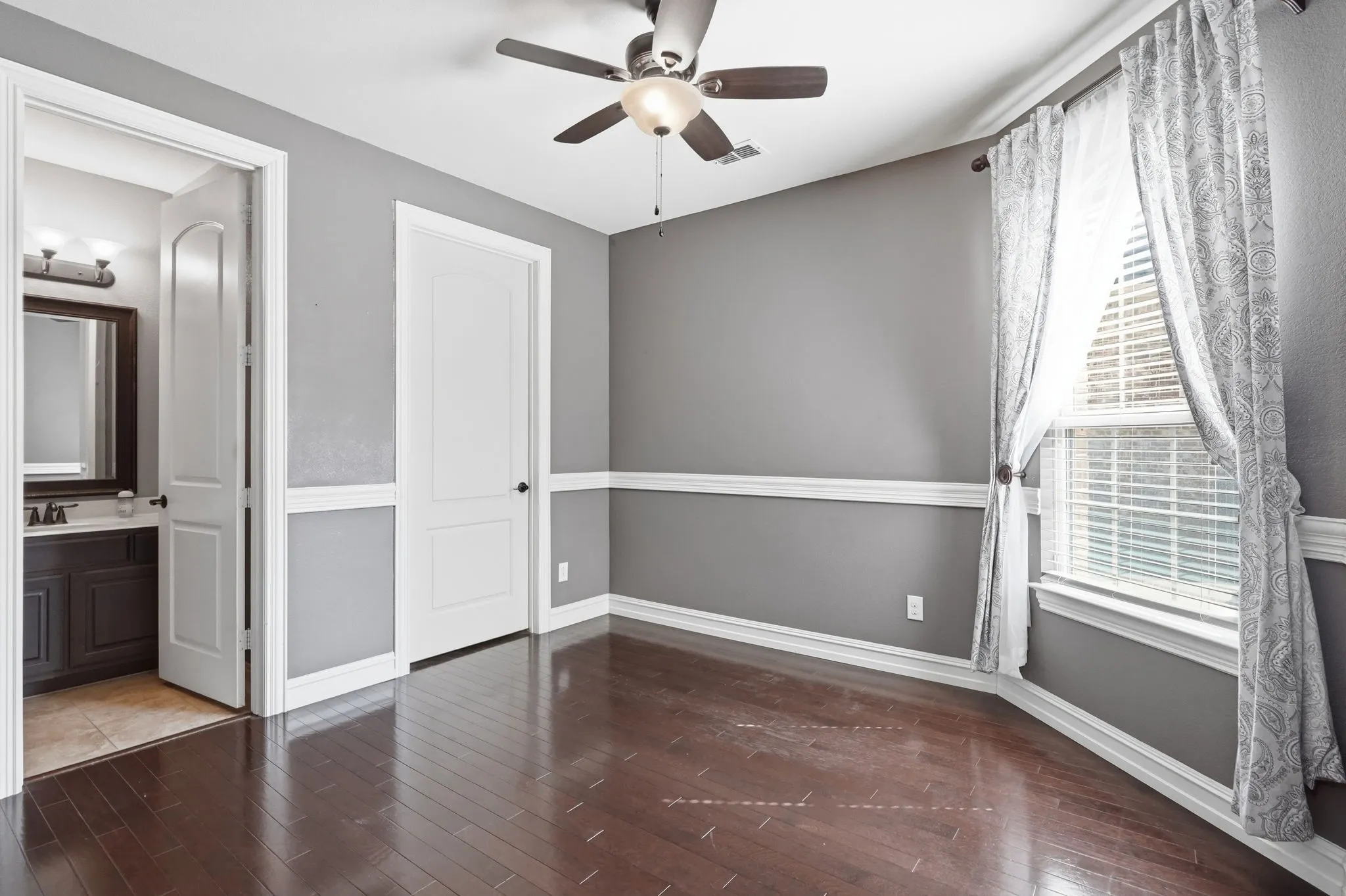 Single Family Residence For Sale in Denton County , 2803 Waverley Drive, Trophy Club, Texas 76262, 5 Bedroom, 5 Bathroom, 3 Garage spaces, 4,264 Sqft, built in 2013, mls#21369029, Real Estate Agent in Trophy Club, Homes For Sale in Denton county, Homes For Sale in Trophy Club, Realtor in Trophy Club Texas, Real Estate Brokerage Independent Realty Texas, Luminita Cordes Realtor
