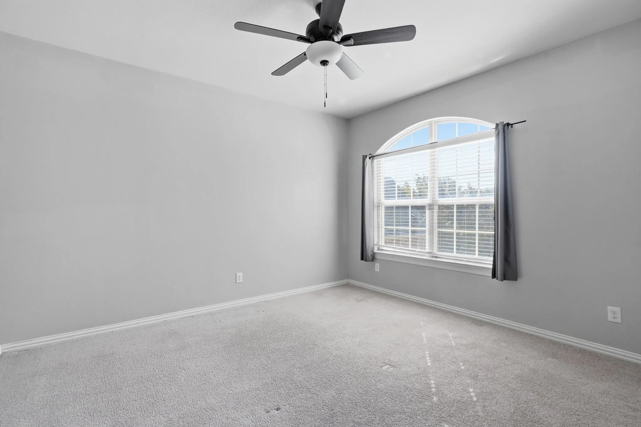 Single Family Residence For Sale in Denton County , 2803 Waverley Drive, Trophy Club, Texas 76262, 5 Bedroom, 5 Bathroom, 3 Garage spaces, 4,264 Sqft, built in 2013, mls#21369029, Real Estate Agent in Trophy Club, Homes For Sale in Denton county, Homes For Sale in Trophy Club, Realtor in Trophy Club Texas, Real Estate Brokerage Independent Realty Texas, Luminita Cordes Realtor