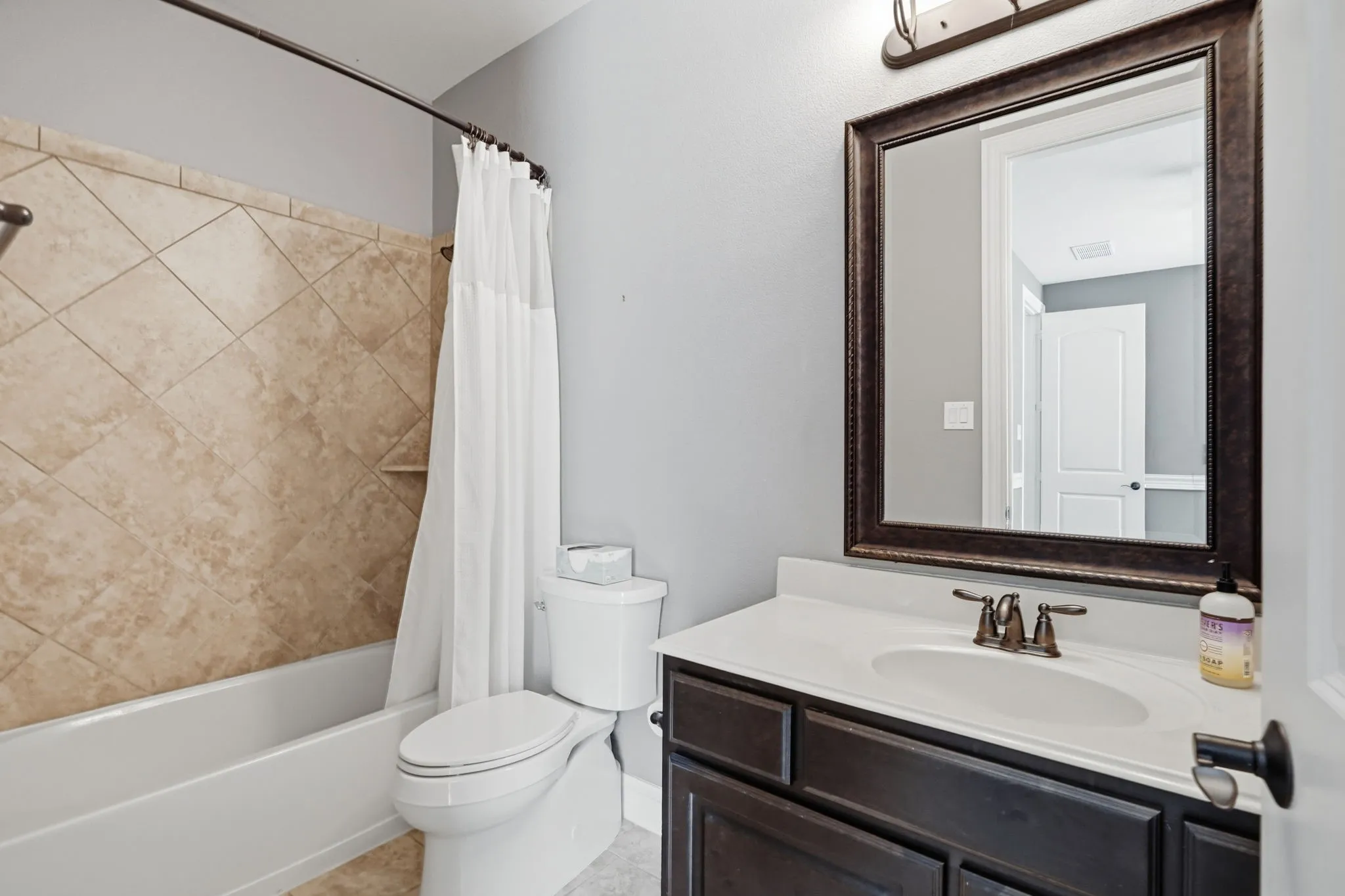 Single Family Residence For Sale in Denton County , 2803 Waverley Drive, Trophy Club, Texas 76262, 5 Bedroom, 5 Bathroom, 3 Garage spaces, 4,264 Sqft, built in 2013, mls#21369029, Real Estate Agent in Trophy Club, Homes For Sale in Denton county, Homes For Sale in Trophy Club, Realtor in Trophy Club Texas, Real Estate Brokerage Independent Realty Texas, Luminita Cordes Realtor