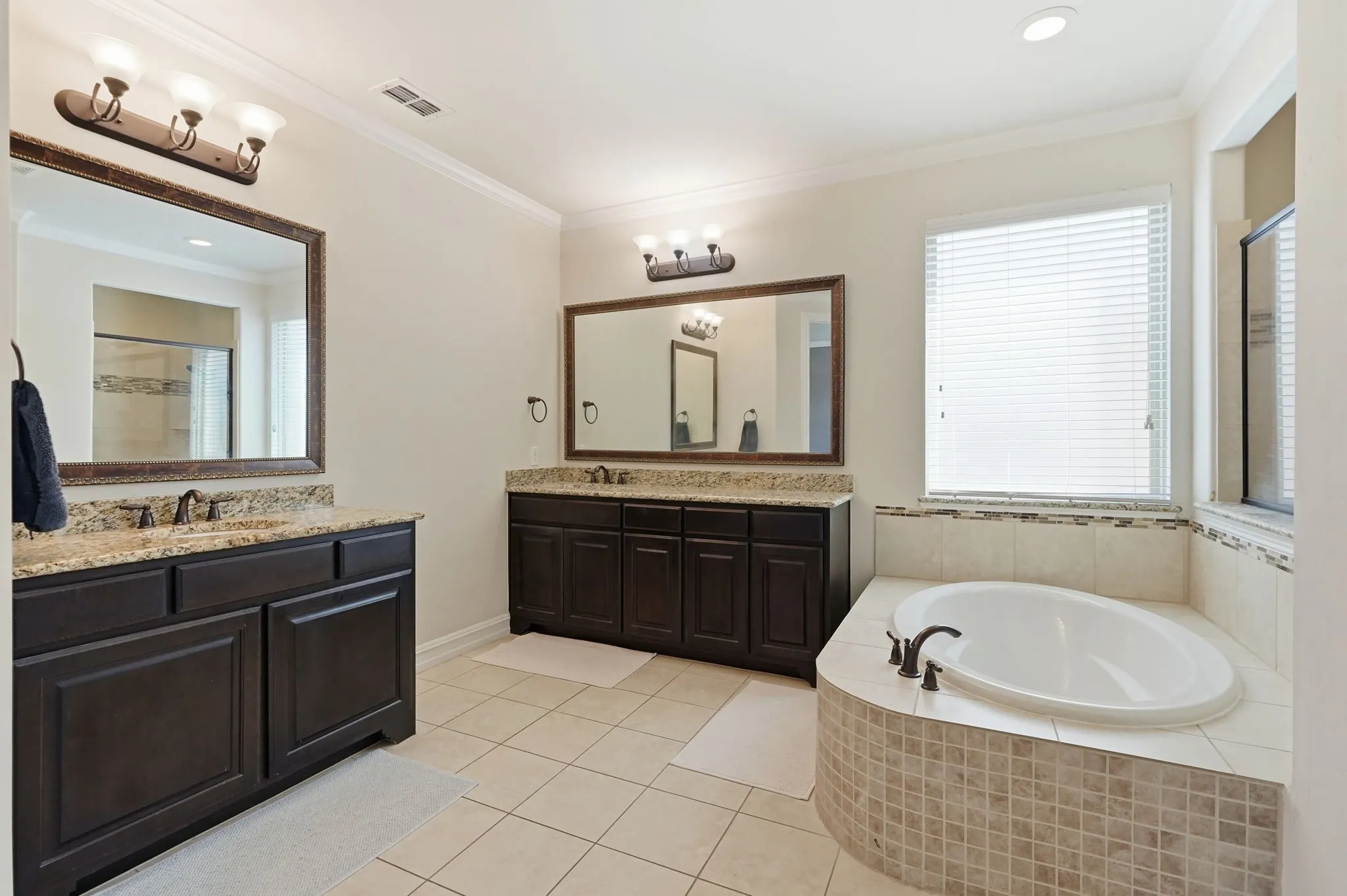 Single Family Residence For Sale in Denton County , 2803 Waverley Drive, Trophy Club, Texas 76262, 5 Bedroom, 5 Bathroom, 3 Garage spaces, 4,264 Sqft, built in 2013, mls#21369029, Real Estate Agent in Trophy Club, Homes For Sale in Denton county, Homes For Sale in Trophy Club, Realtor in Trophy Club Texas, Real Estate Brokerage Independent Realty Texas, Luminita Cordes Realtor