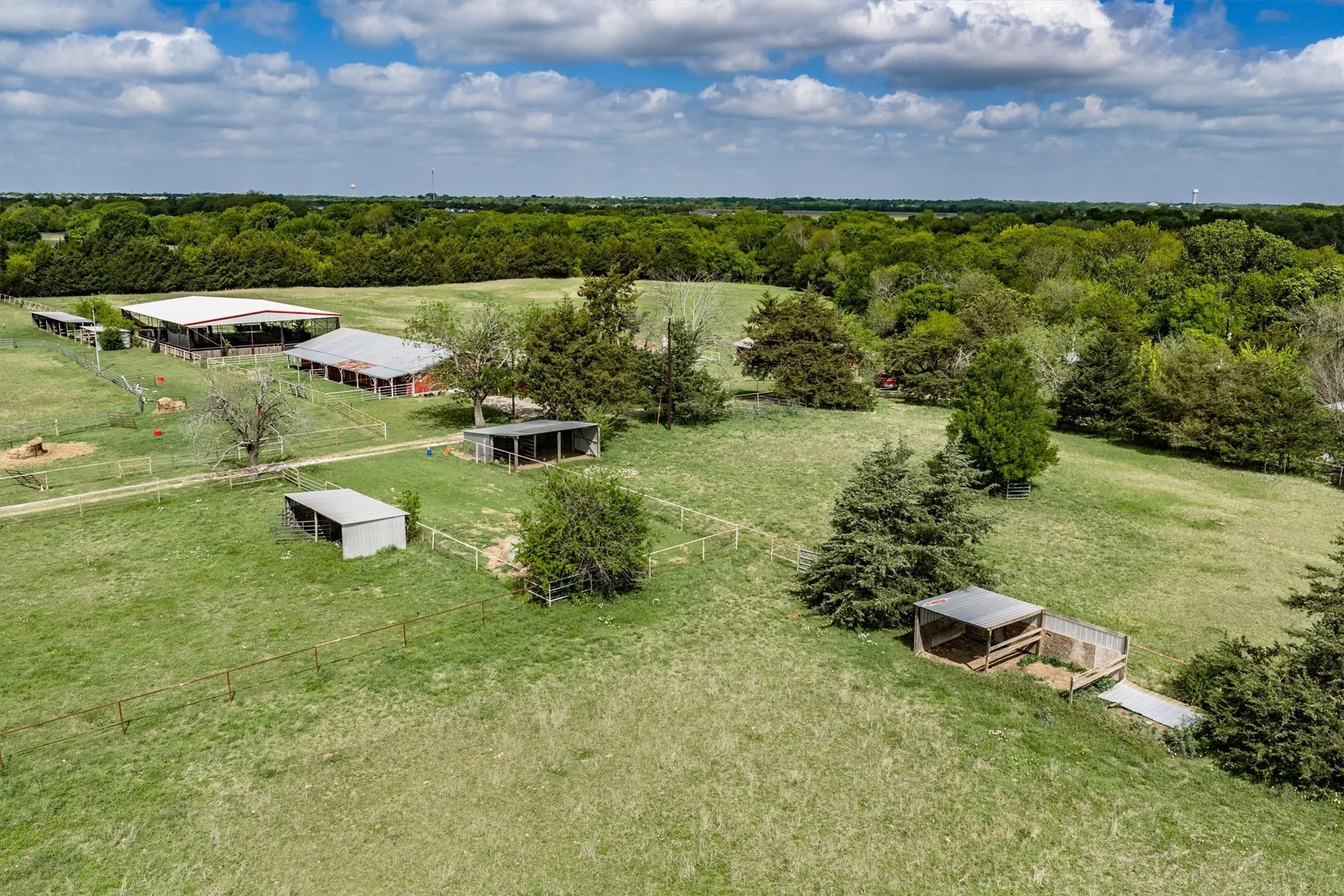 Farm For Sale in Collin County , 3135 County Road 427, Anna, Texas 75409, 3 Bedroom, 2 Bathroom, Garage spaces, 2,179 Sqft, built in 1967, mls#21352787, Real Estate Agent in Anna, Homes For Sale in Collin county, Homes For Sale in Anna, Realtor in Anna Texas, Real Estate Brokerage Independent Realty Texas, Luminita Cordes Realtor