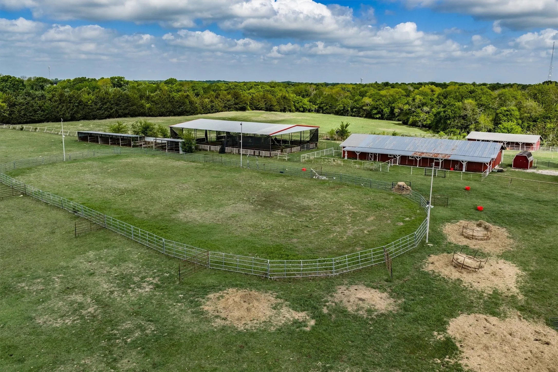 Farm For Sale in Collin County , 3135 County Road 427, Anna, Texas 75409, 3 Bedroom, 2 Bathroom, Garage spaces, 2,179 Sqft, built in 1967, mls#21352787, Real Estate Agent in Anna, Homes For Sale in Collin county, Homes For Sale in Anna, Realtor in Anna Texas, Real Estate Brokerage Independent Realty Texas, Luminita Cordes Realtor