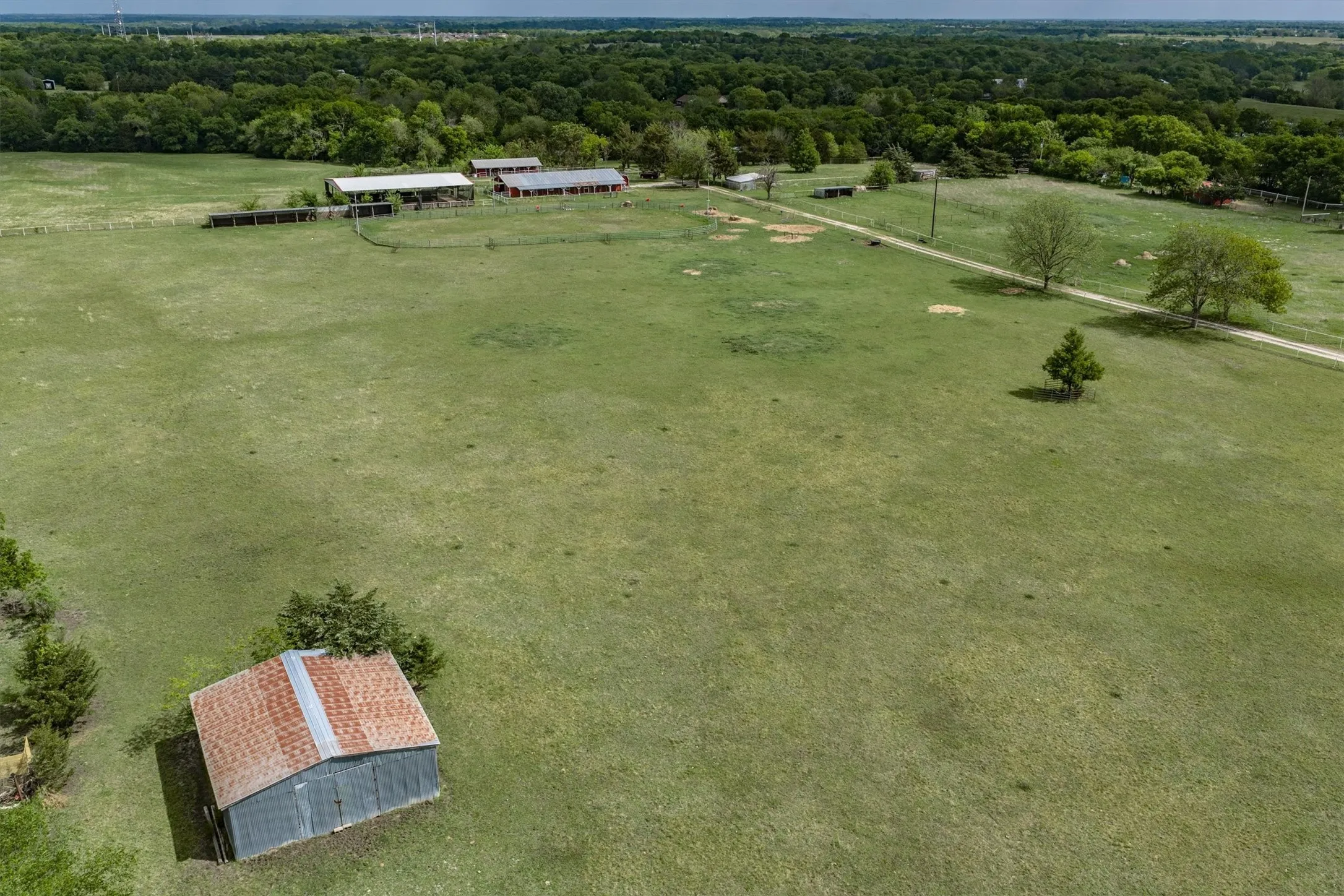 Farm For Sale in Collin County , 3135 County Road 427, Anna, Texas 75409, 3 Bedroom, 2 Bathroom, Garage spaces, 2,179 Sqft, built in 1967, mls#21352787, Real Estate Agent in Anna, Homes For Sale in Collin county, Homes For Sale in Anna, Realtor in Anna Texas, Real Estate Brokerage Independent Realty Texas, Luminita Cordes Realtor