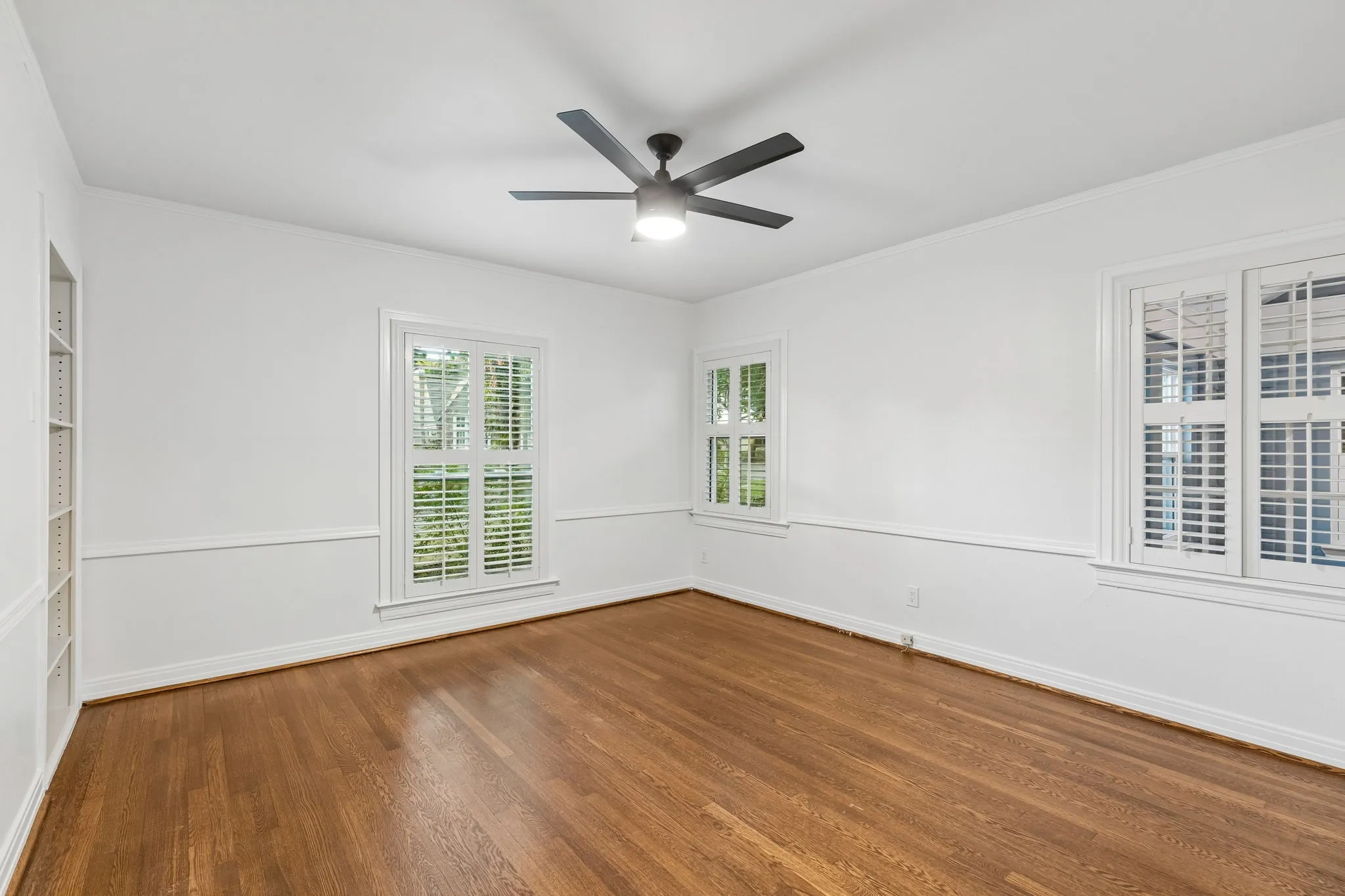 Single Family Residence For Sale in Dallas County , 5342 Mc Commas Boulevard, Dallas, Texas 75206, 3 Bedroom, 2 Bathroom, Garage spaces, 2,164 Sqft, built in 1937, mls#21369864, Real Estate Agent in Dallas, Homes For Sale in Dallas county, Homes For Sale in Dallas, Realtor in Dallas Texas, Real Estate Brokerage Independent Realty Texas, Luminita Cordes Realtor