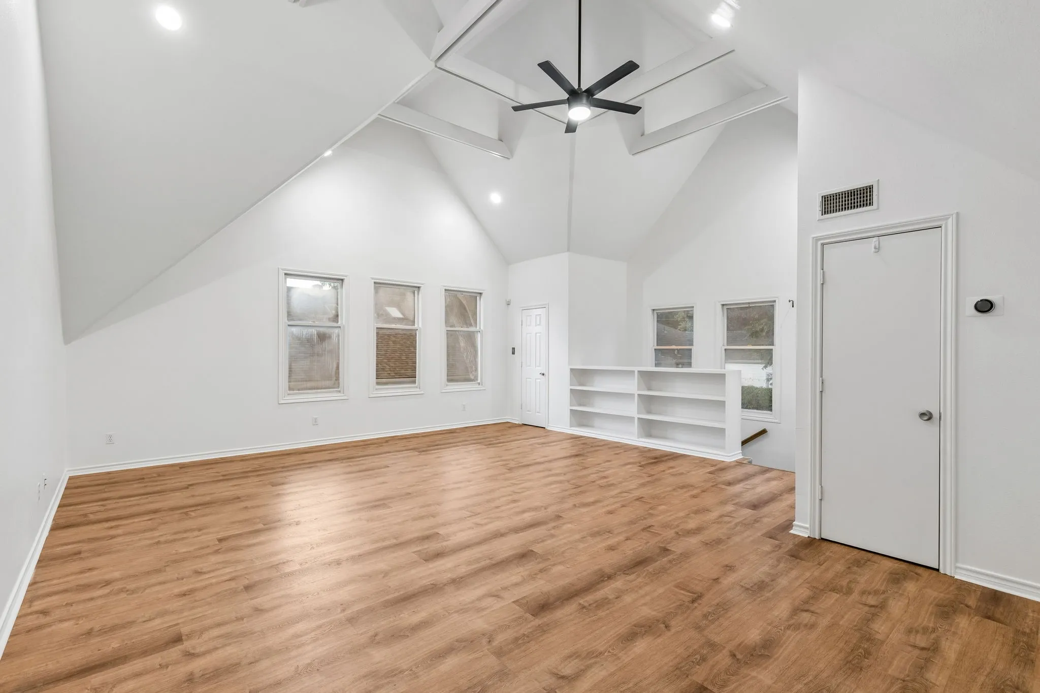 Single Family Residence For Sale in Dallas County , 5342 Mc Commas Boulevard, Dallas, Texas 75206, 3 Bedroom, 2 Bathroom, Garage spaces, 2,164 Sqft, built in 1937, mls#21369864, Real Estate Agent in Dallas, Homes For Sale in Dallas county, Homes For Sale in Dallas, Realtor in Dallas Texas, Real Estate Brokerage Independent Realty Texas, Luminita Cordes Realtor