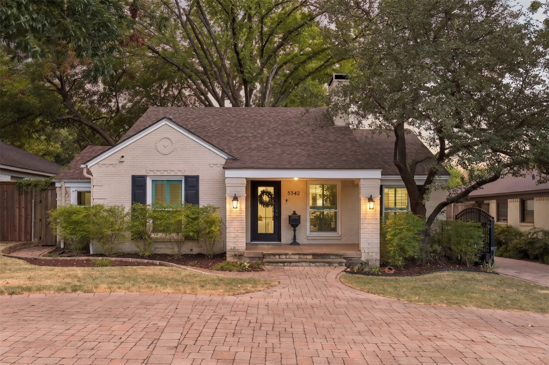 Single Family Residence For Sale in Dallas County , 5342 Mc Commas Boulevard, Dallas, Texas 75206, 3 Bedroom, 2 Bathroom, Garage spaces, 2,164 Sqft, built in 1937, mls#21369864, Real Estate Agent in Dallas, Homes For Sale in Dallas county, Homes For Sale in Dallas, Realtor in Dallas Texas, Real Estate Brokerage Independent Realty Texas, Luminita Cordes Realtor