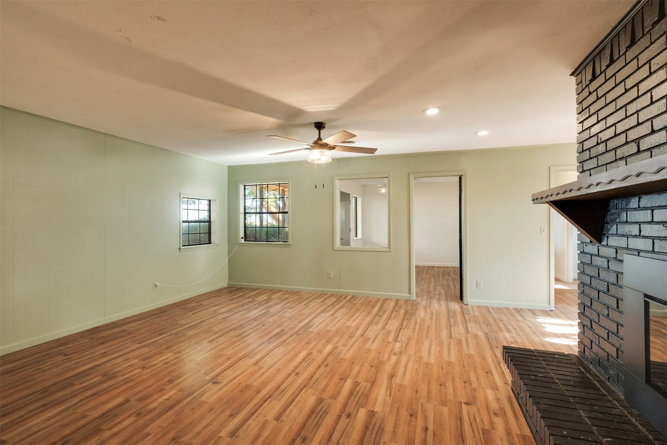 Farm For Sale in Knox County , 8154 County Road 4680, Munday, Texas 76371, 3 Bedroom, 3 Bathroom, 2 Garage spaces, 3,030 Sqft, built in 1978, mls#21368293, Real Estate Agent in Munday, Homes For Sale in Knox county, Homes For Sale in Munday, Realtor in Munday Texas, Real Estate Brokerage Independent Realty Texas, Luminita Cordes Realtor