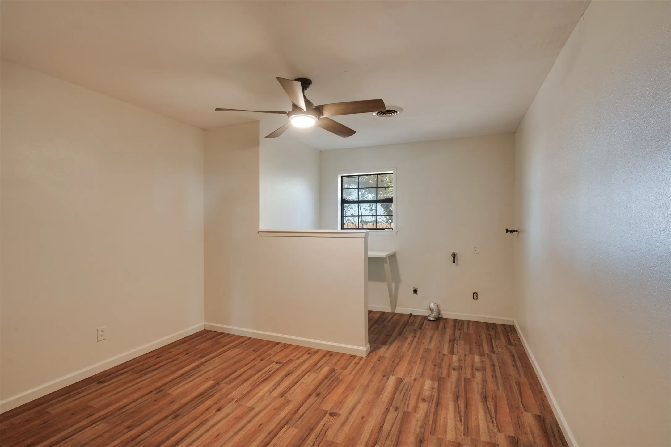 Farm For Sale in Knox County , 8154 County Road 4680, Munday, Texas 76371, 3 Bedroom, 3 Bathroom, 2 Garage spaces, 3,030 Sqft, built in 1978, mls#21368293, Real Estate Agent in Munday, Homes For Sale in Knox county, Homes For Sale in Munday, Realtor in Munday Texas, Real Estate Brokerage Independent Realty Texas, Luminita Cordes Realtor