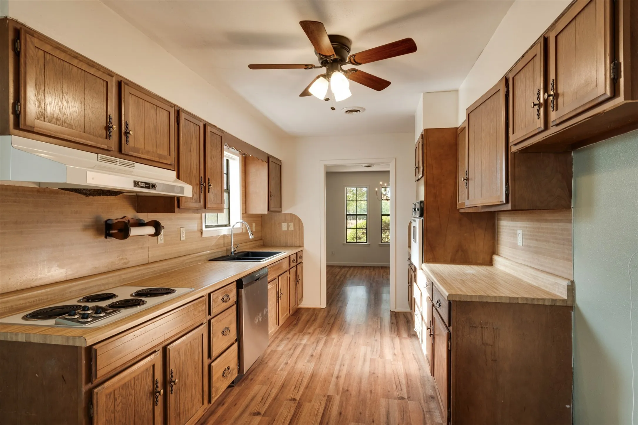 Farm For Sale in Knox County , 8154 County Road 4680, Munday, Texas 76371, 3 Bedroom, 3 Bathroom, 2 Garage spaces, 3,030 Sqft, built in 1978, mls#21368293, Real Estate Agent in Munday, Homes For Sale in Knox county, Homes For Sale in Munday, Realtor in Munday Texas, Real Estate Brokerage Independent Realty Texas, Luminita Cordes Realtor