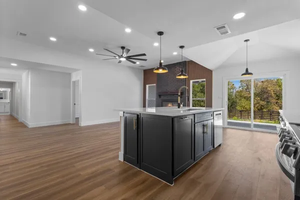 Single Family Residence For Sale in Dallas County , 5000 Edgewater Drive, Rowlett, Texas 75088, 4 Bedroom, 3 Bathroom, 3 Garage spaces, 2,098 Sqft, built in 1980, mls#21369875, Real Estate Agent in Rowlett, Homes For Sale in Dallas county, Homes For Sale in Rowlett, Realtor in Rowlett Texas, Real Estate Brokerage Independent Realty Texas, Luminita Cordes Realtor