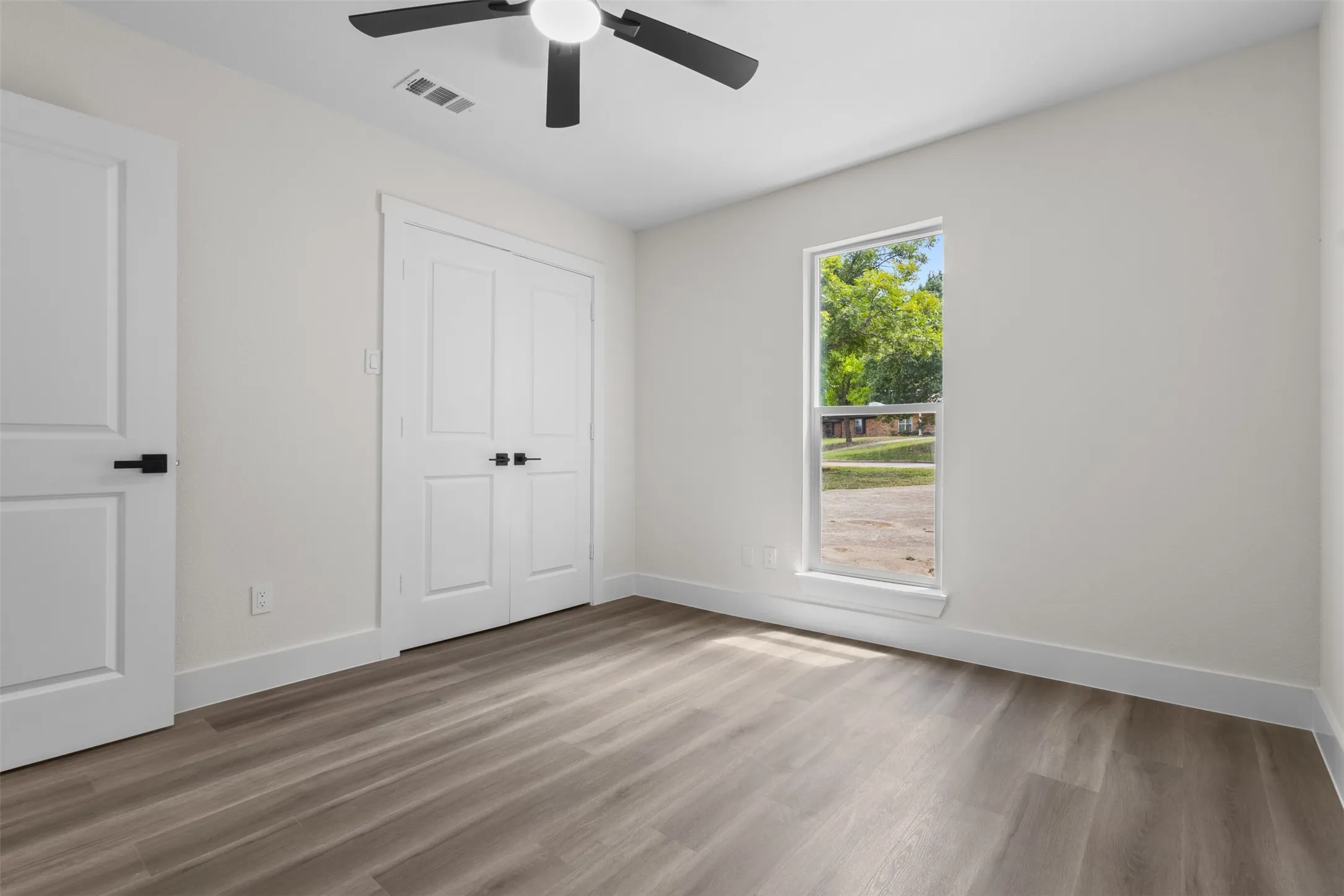 Single Family Residence For Sale in Dallas County , 5000 Edgewater Drive, Rowlett, Texas 75088, 4 Bedroom, 3 Bathroom, 3 Garage spaces, 2,098 Sqft, built in 1980, mls#21369875, Real Estate Agent in Rowlett, Homes For Sale in Dallas county, Homes For Sale in Rowlett, Realtor in Rowlett Texas, Real Estate Brokerage Independent Realty Texas, Luminita Cordes Realtor