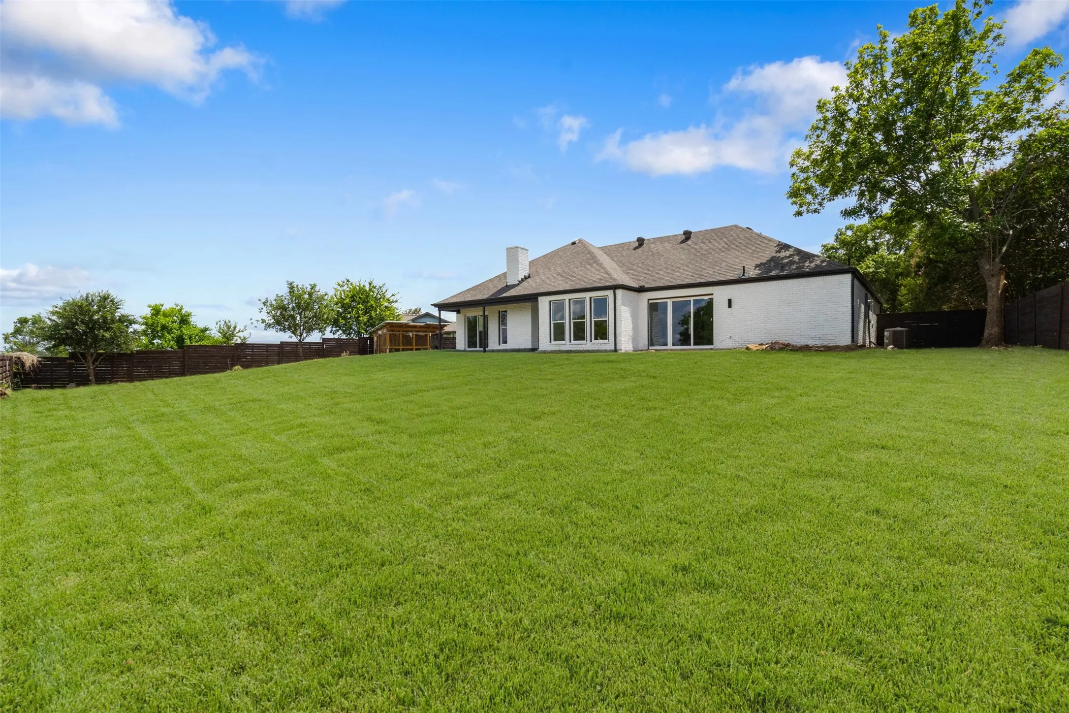 Single Family Residence For Sale in Dallas County , 5000 Edgewater Drive, Rowlett, Texas 75088, 4 Bedroom, 3 Bathroom, 3 Garage spaces, 2,098 Sqft, built in 1980, mls#21369875, Real Estate Agent in Rowlett, Homes For Sale in Dallas county, Homes For Sale in Rowlett, Realtor in Rowlett Texas, Real Estate Brokerage Independent Realty Texas, Luminita Cordes Realtor