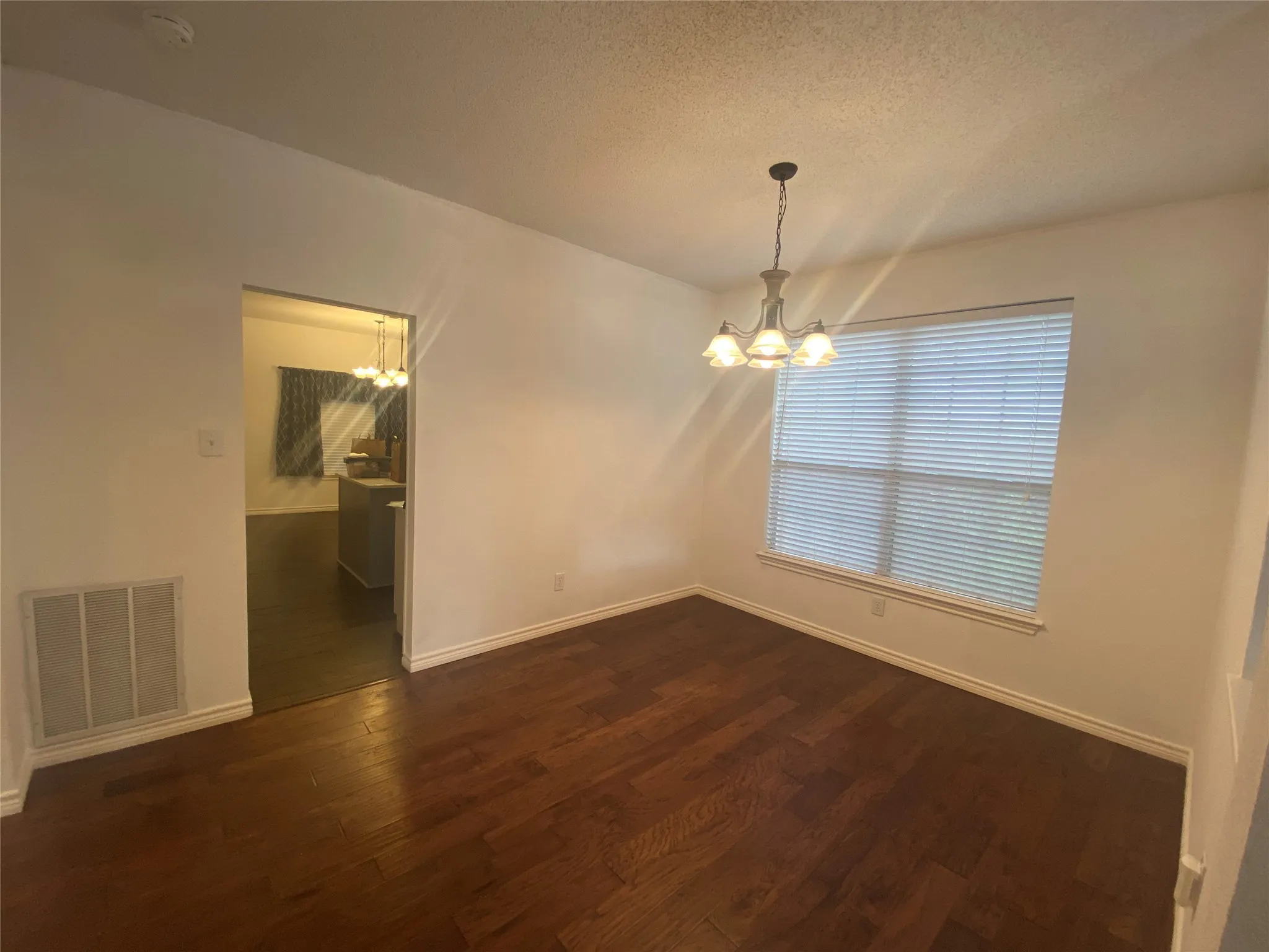 Single Family Residence For Rent in Collin County , 723 Fawn Valley Drive, Allen, Texas 75002, 4 Bedroom, 3 Bathroom, 2 Garage spaces, 2,640 Sqft, built in 1991, mls#21369879, Real Estate Agent in Allen, Homes For Rent in Collin county, Homes For Rent in Allen, Realtor in Allen Texas, Real Estate Brokerage Independent Realty Texas, Luminita Cordes Realtor