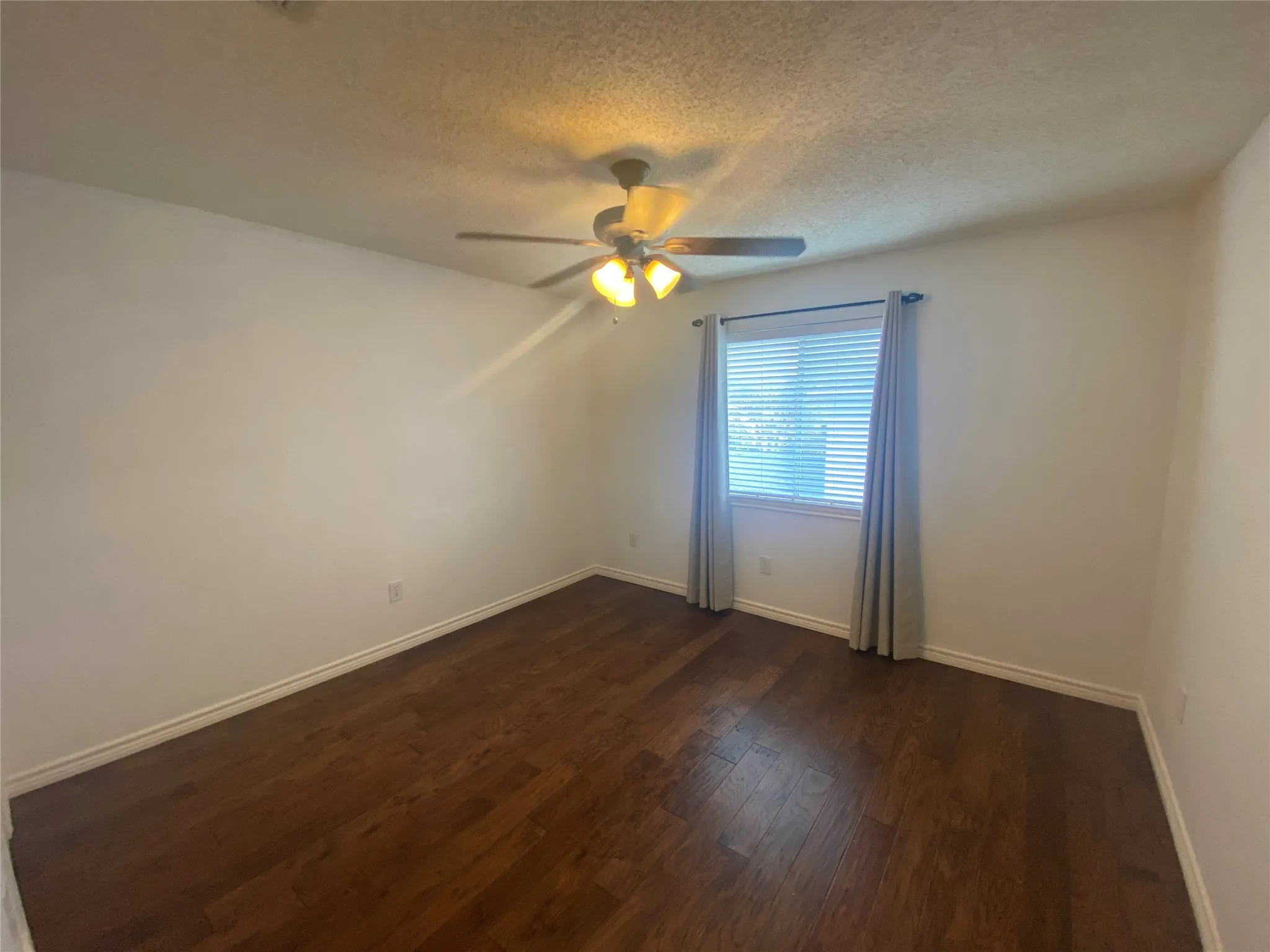 Single Family Residence For Rent in Collin County , 723 Fawn Valley Drive, Allen, Texas 75002, 4 Bedroom, 3 Bathroom, 2 Garage spaces, 2,640 Sqft, built in 1991, mls#21369879, Real Estate Agent in Allen, Homes For Rent in Collin county, Homes For Rent in Allen, Realtor in Allen Texas, Real Estate Brokerage Independent Realty Texas, Luminita Cordes Realtor