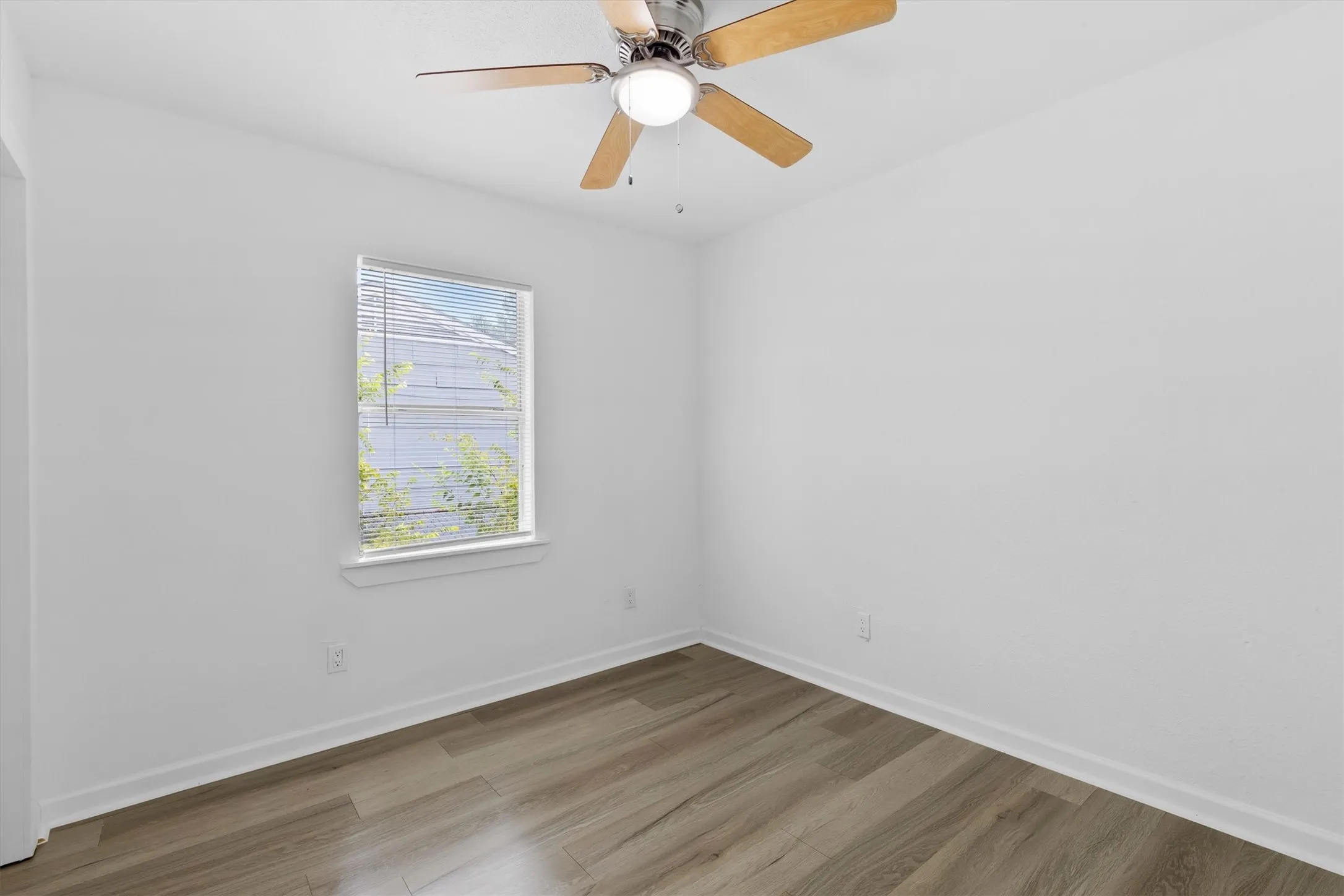 Single Family Residence For Sale in Dallas County , 3835 Lovingood Drive, Dallas, Texas 75241, 5 Bedroom, 1 Bathroom, Garage spaces, 1,234 Sqft, built in 1958, mls#21369224, Real Estate Agent in Dallas, Homes For Sale in Dallas county, Homes For Sale in Dallas, Realtor in Dallas Texas, Real Estate Brokerage Independent Realty Texas, Luminita Cordes Realtor