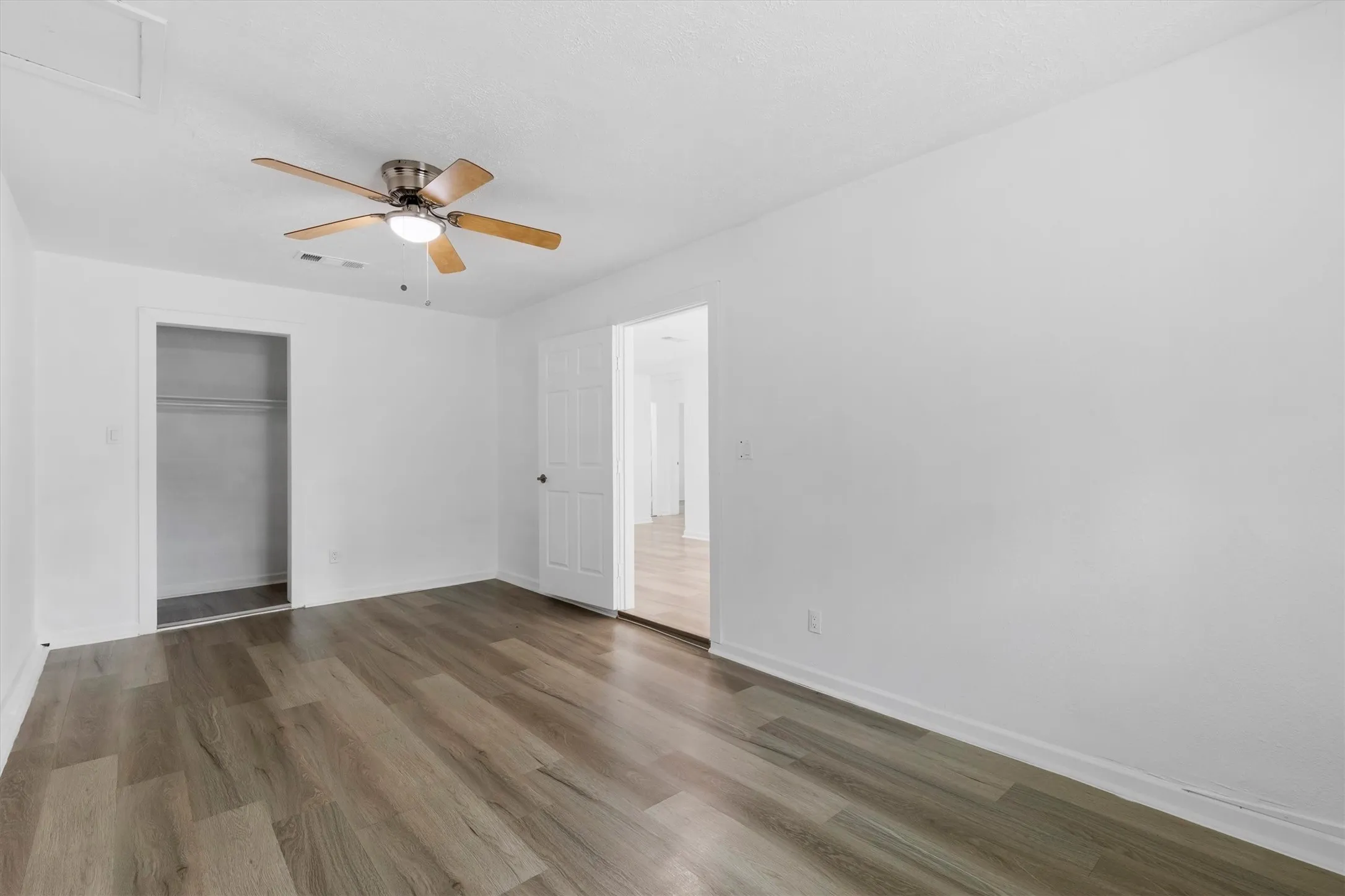 Single Family Residence For Sale in Dallas County , 3835 Lovingood Drive, Dallas, Texas 75241, 5 Bedroom, 1 Bathroom, Garage spaces, 1,234 Sqft, built in 1958, mls#21369224, Real Estate Agent in Dallas, Homes For Sale in Dallas county, Homes For Sale in Dallas, Realtor in Dallas Texas, Real Estate Brokerage Independent Realty Texas, Luminita Cordes Realtor