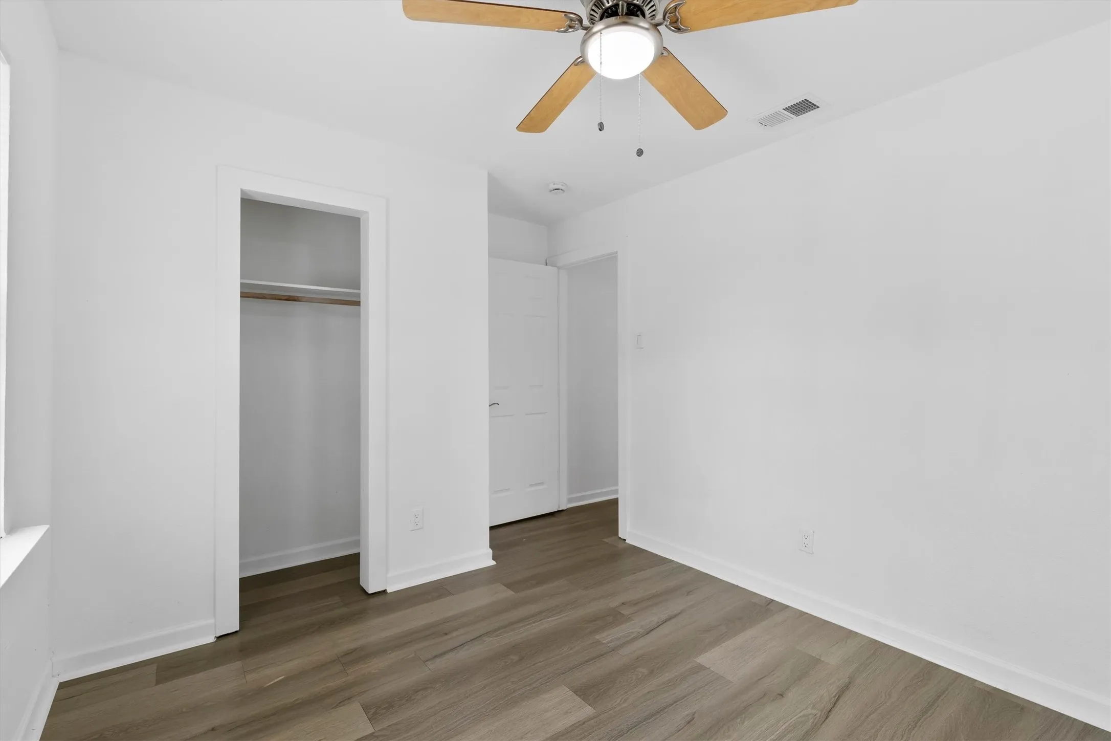 Single Family Residence For Sale in Dallas County , 3835 Lovingood Drive, Dallas, Texas 75241, 5 Bedroom, 1 Bathroom, Garage spaces, 1,234 Sqft, built in 1958, mls#21369224, Real Estate Agent in Dallas, Homes For Sale in Dallas county, Homes For Sale in Dallas, Realtor in Dallas Texas, Real Estate Brokerage Independent Realty Texas, Luminita Cordes Realtor