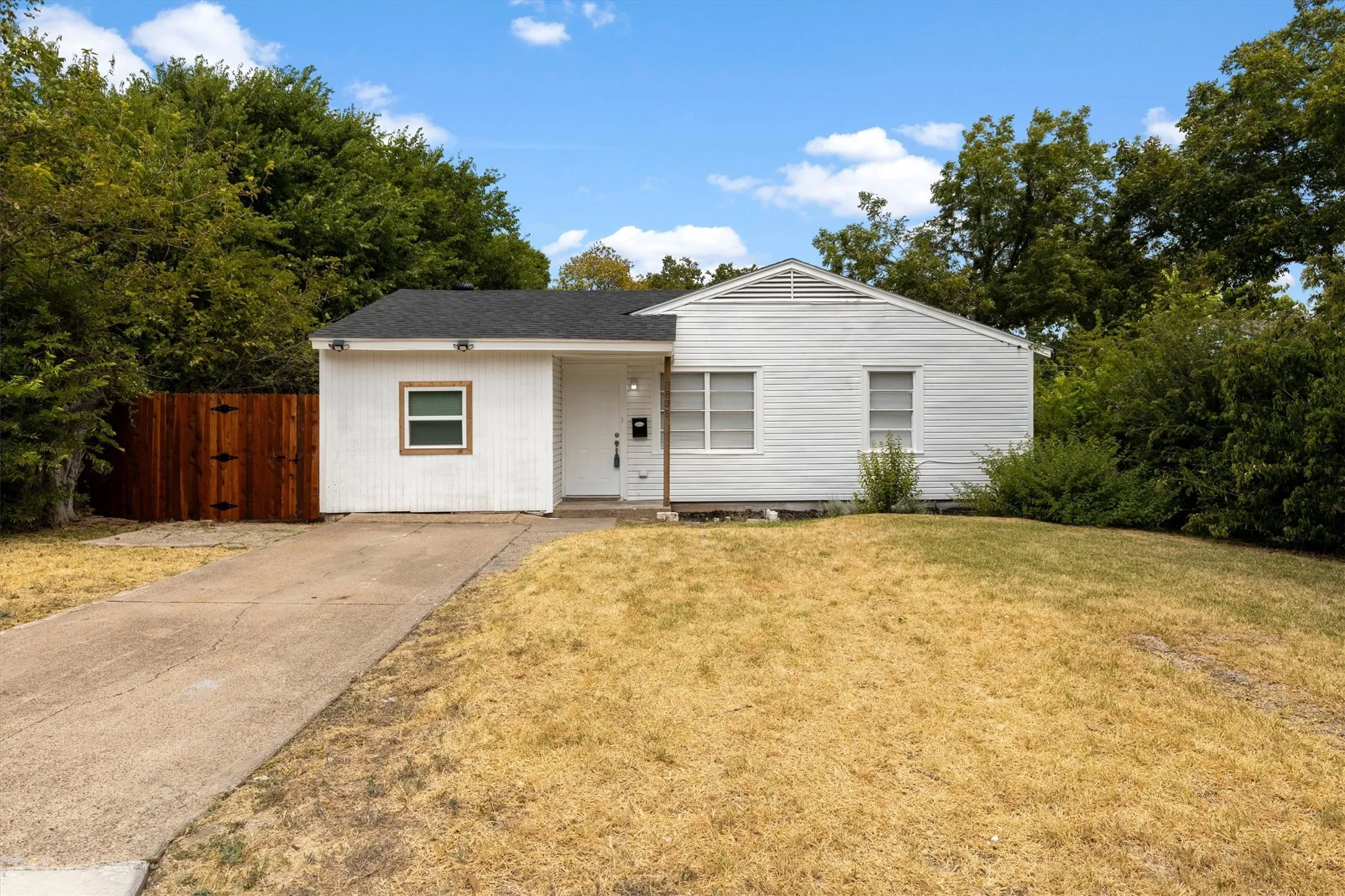Single Family Residence For Sale in Dallas County , 3835 Lovingood Drive, Dallas, Texas 75241, 5 Bedroom, 1 Bathroom, Garage spaces, 1,234 Sqft, built in 1958, mls#21369224, Real Estate Agent in Dallas, Homes For Sale in Dallas county, Homes For Sale in Dallas, Realtor in Dallas Texas, Real Estate Brokerage Independent Realty Texas, Luminita Cordes Realtor