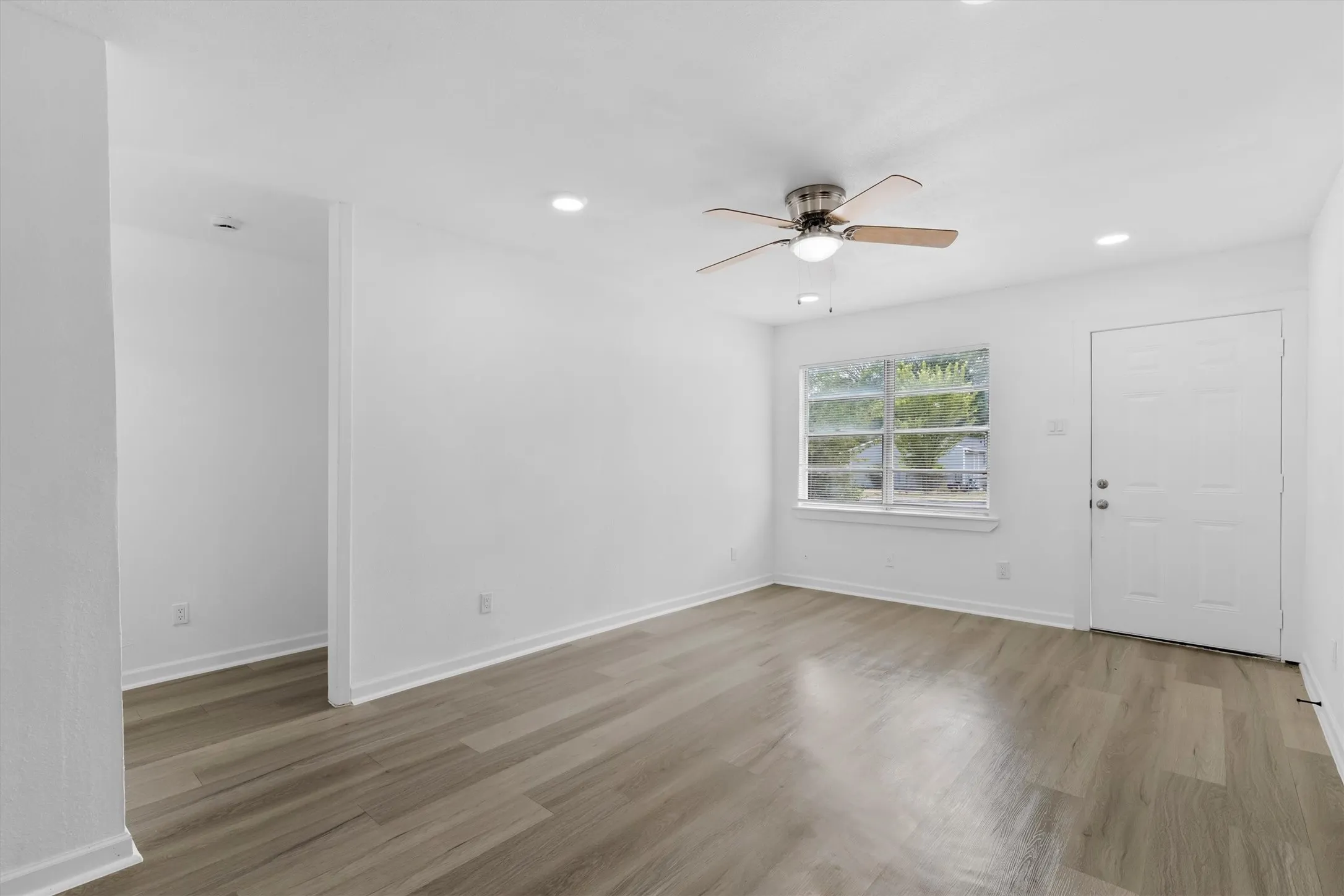 Single Family Residence For Sale in Dallas County , 3835 Lovingood Drive, Dallas, Texas 75241, 5 Bedroom, 1 Bathroom, Garage spaces, 1,234 Sqft, built in 1958, mls#21369224, Real Estate Agent in Dallas, Homes For Sale in Dallas county, Homes For Sale in Dallas, Realtor in Dallas Texas, Real Estate Brokerage Independent Realty Texas, Luminita Cordes Realtor