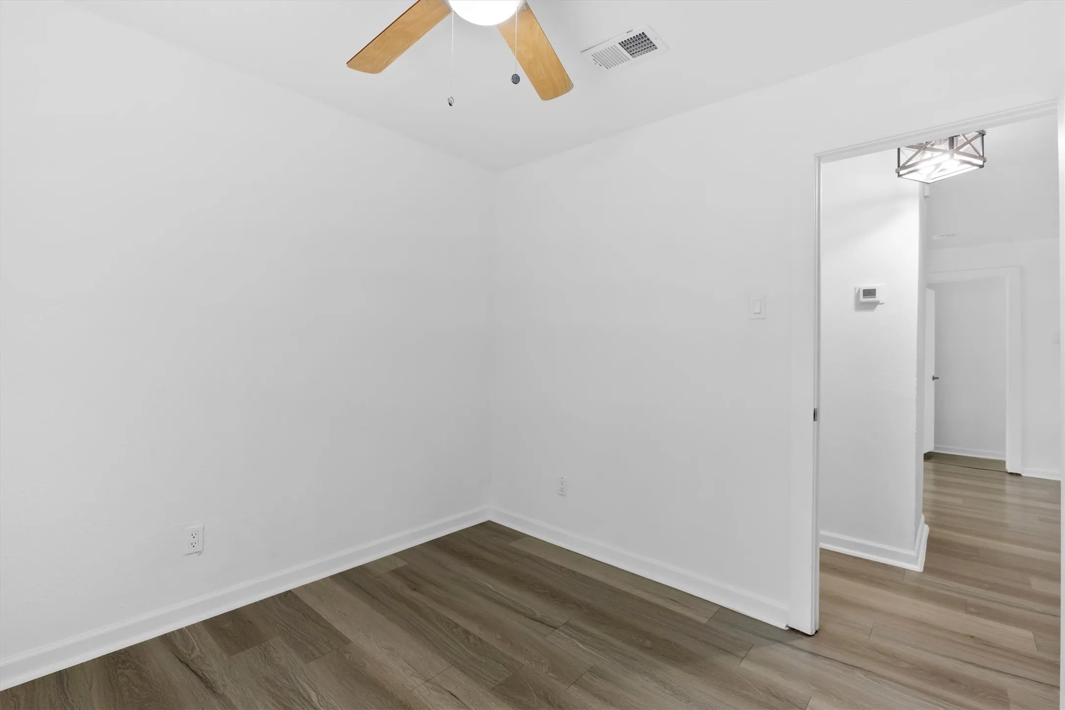 Single Family Residence For Sale in Dallas County , 3835 Lovingood Drive, Dallas, Texas 75241, 5 Bedroom, 1 Bathroom, Garage spaces, 1,234 Sqft, built in 1958, mls#21369224, Real Estate Agent in Dallas, Homes For Sale in Dallas county, Homes For Sale in Dallas, Realtor in Dallas Texas, Real Estate Brokerage Independent Realty Texas, Luminita Cordes Realtor