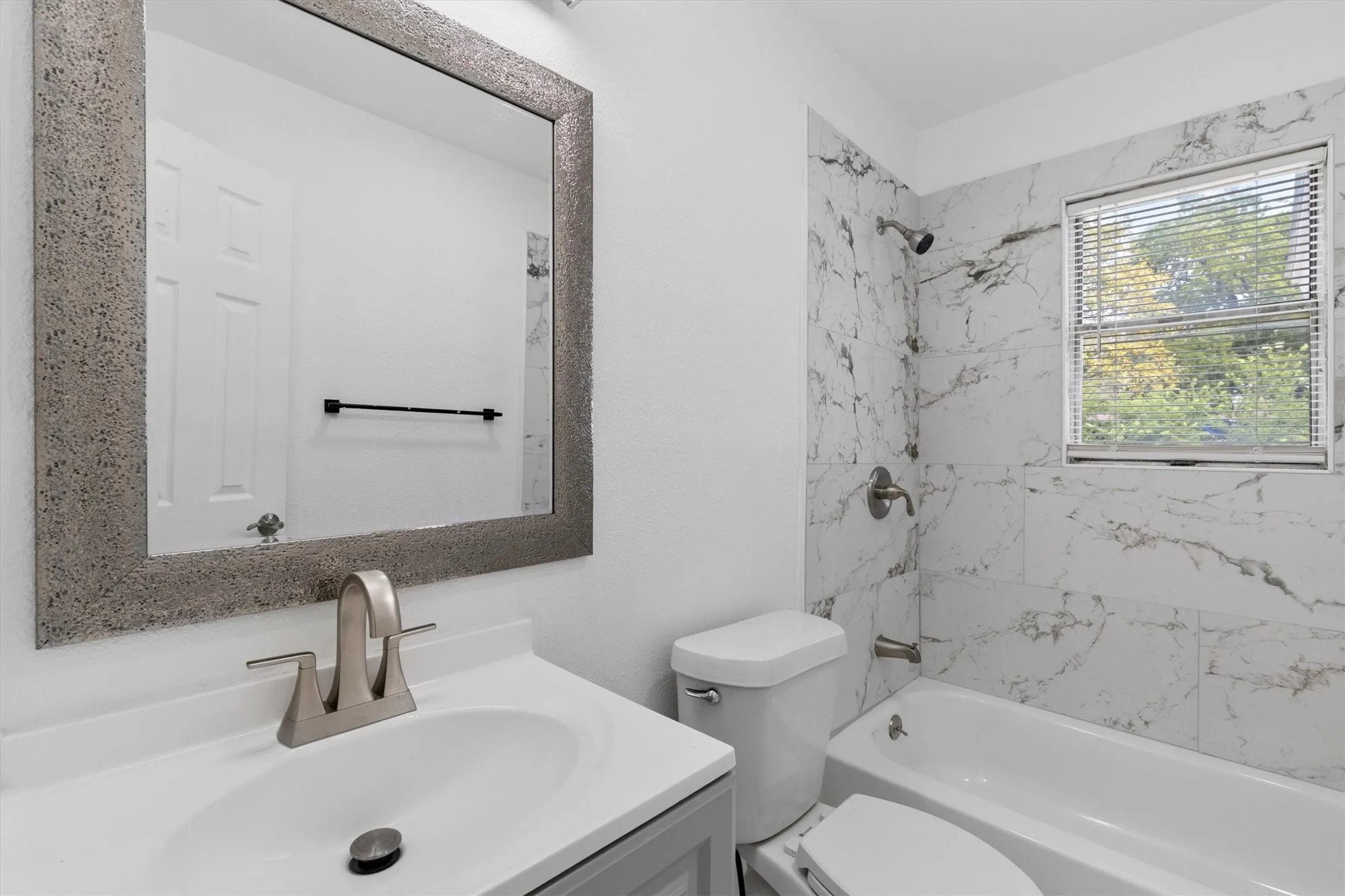 Single Family Residence For Sale in Dallas County , 3835 Lovingood Drive, Dallas, Texas 75241, 5 Bedroom, 1 Bathroom, Garage spaces, 1,234 Sqft, built in 1958, mls#21369224, Real Estate Agent in Dallas, Homes For Sale in Dallas county, Homes For Sale in Dallas, Realtor in Dallas Texas, Real Estate Brokerage Independent Realty Texas, Luminita Cordes Realtor