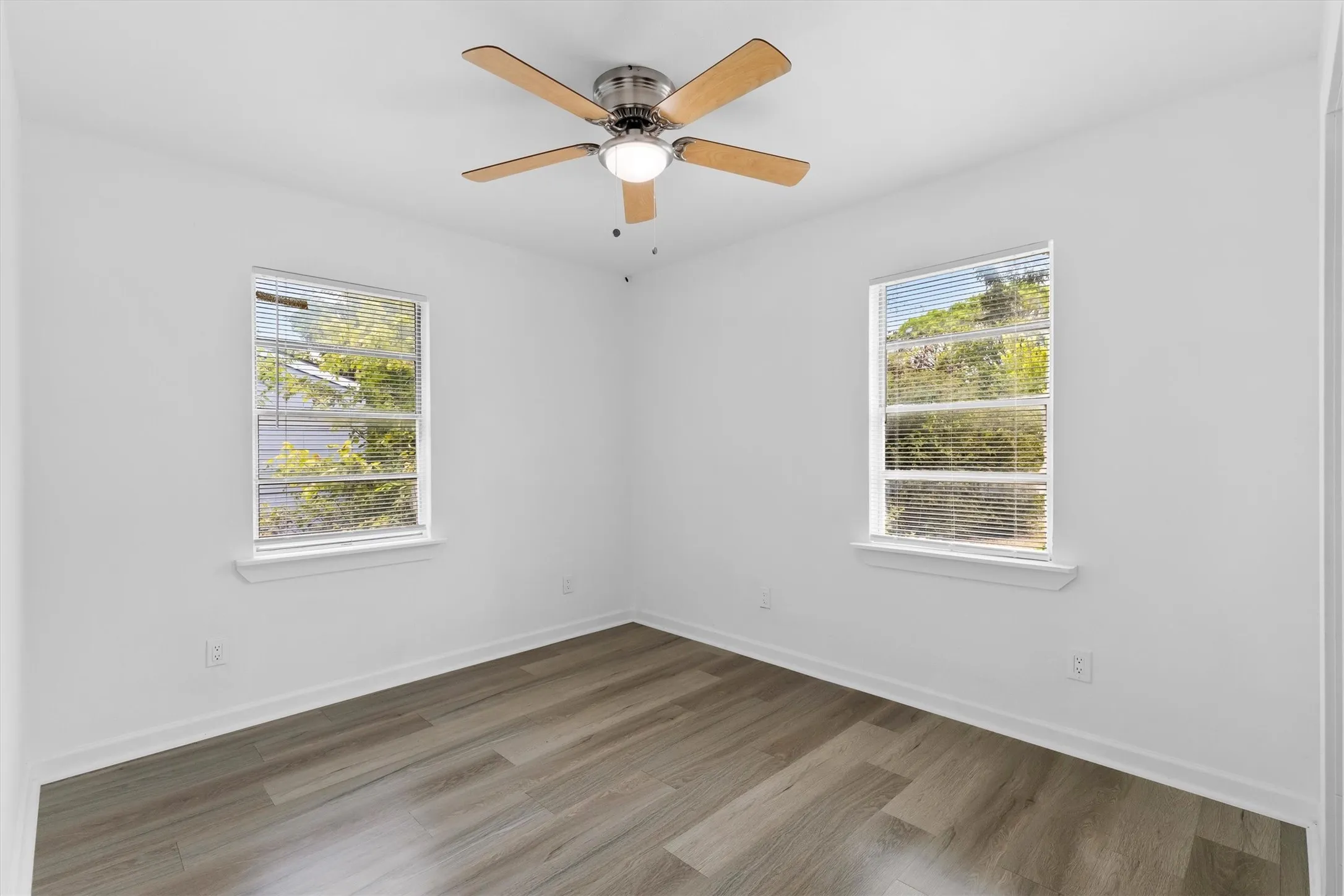 Single Family Residence For Sale in Dallas County , 3835 Lovingood Drive, Dallas, Texas 75241, 5 Bedroom, 1 Bathroom, Garage spaces, 1,234 Sqft, built in 1958, mls#21369224, Real Estate Agent in Dallas, Homes For Sale in Dallas county, Homes For Sale in Dallas, Realtor in Dallas Texas, Real Estate Brokerage Independent Realty Texas, Luminita Cordes Realtor
