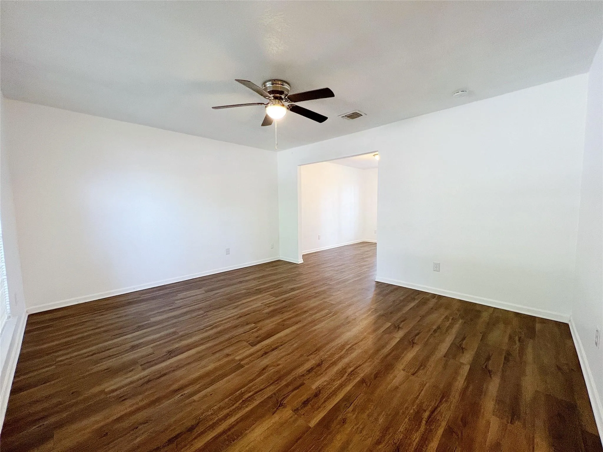 Single Family Residence For Sale in Tarrant County , 616 Valley Spring Drive, Arlington, Texas 76018, 3 Bedroom, 3 Bathroom, 2 Garage spaces, 1,730 Sqft, built in 1986, mls#21369883, Real Estate Agent in Arlington, Homes For Sale in Tarrant county, Homes For Sale in Arlington, Realtor in Arlington Texas, Real Estate Brokerage Independent Realty Texas, Luminita Cordes Realtor