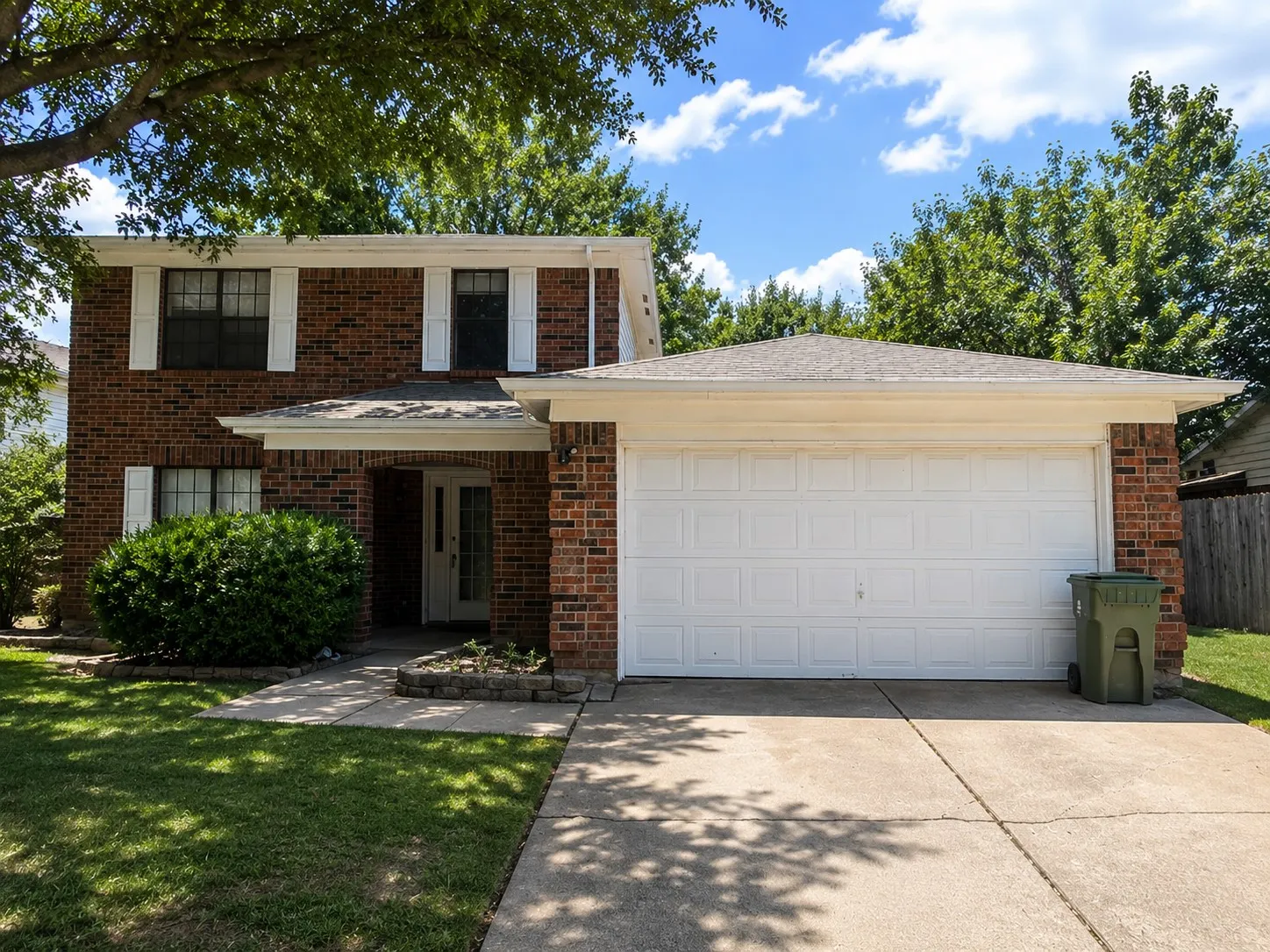 Single Family Residence For Sale in Tarrant County , 616 Valley Spring Drive, Arlington, Texas 76018, 3 Bedroom, 3 Bathroom, 2 Garage spaces, 1,730 Sqft, built in 1986, mls#21369883, Real Estate Agent in Arlington, Homes For Sale in Tarrant county, Homes For Sale in Arlington, Realtor in Arlington Texas, Real Estate Brokerage Independent Realty Texas, Luminita Cordes Realtor