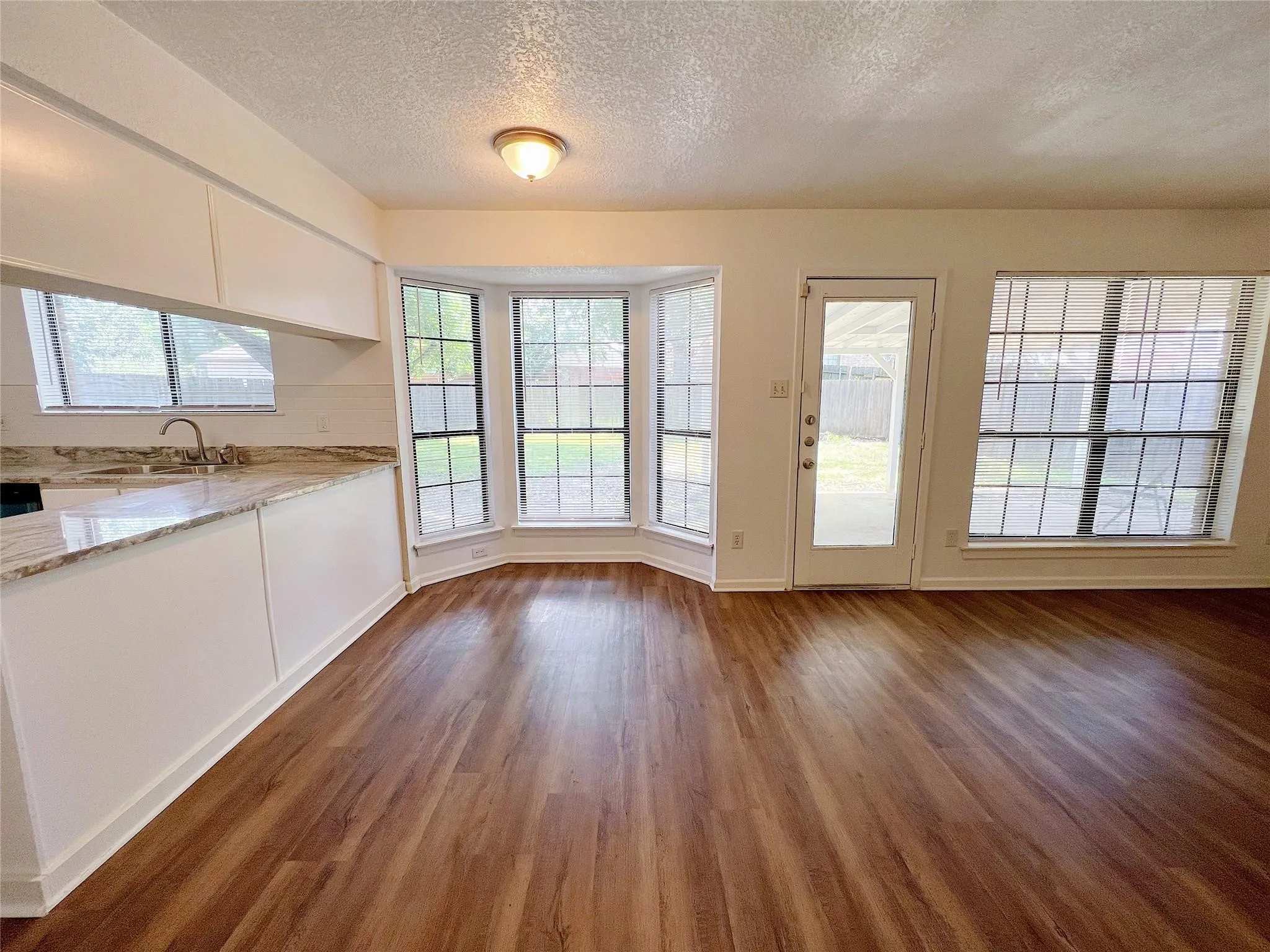 Single Family Residence For Sale in Tarrant County , 616 Valley Spring Drive, Arlington, Texas 76018, 3 Bedroom, 3 Bathroom, 2 Garage spaces, 1,730 Sqft, built in 1986, mls#21369883, Real Estate Agent in Arlington, Homes For Sale in Tarrant county, Homes For Sale in Arlington, Realtor in Arlington Texas, Real Estate Brokerage Independent Realty Texas, Luminita Cordes Realtor