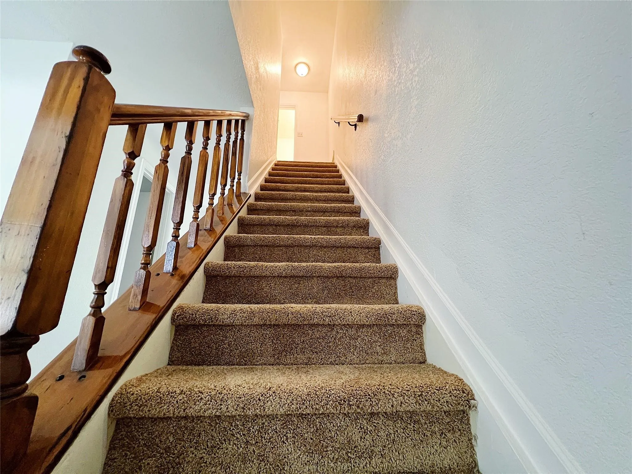 Single Family Residence For Sale in Tarrant County , 616 Valley Spring Drive, Arlington, Texas 76018, 3 Bedroom, 3 Bathroom, 2 Garage spaces, 1,730 Sqft, built in 1986, mls#21369883, Real Estate Agent in Arlington, Homes For Sale in Tarrant county, Homes For Sale in Arlington, Realtor in Arlington Texas, Real Estate Brokerage Independent Realty Texas, Luminita Cordes Realtor