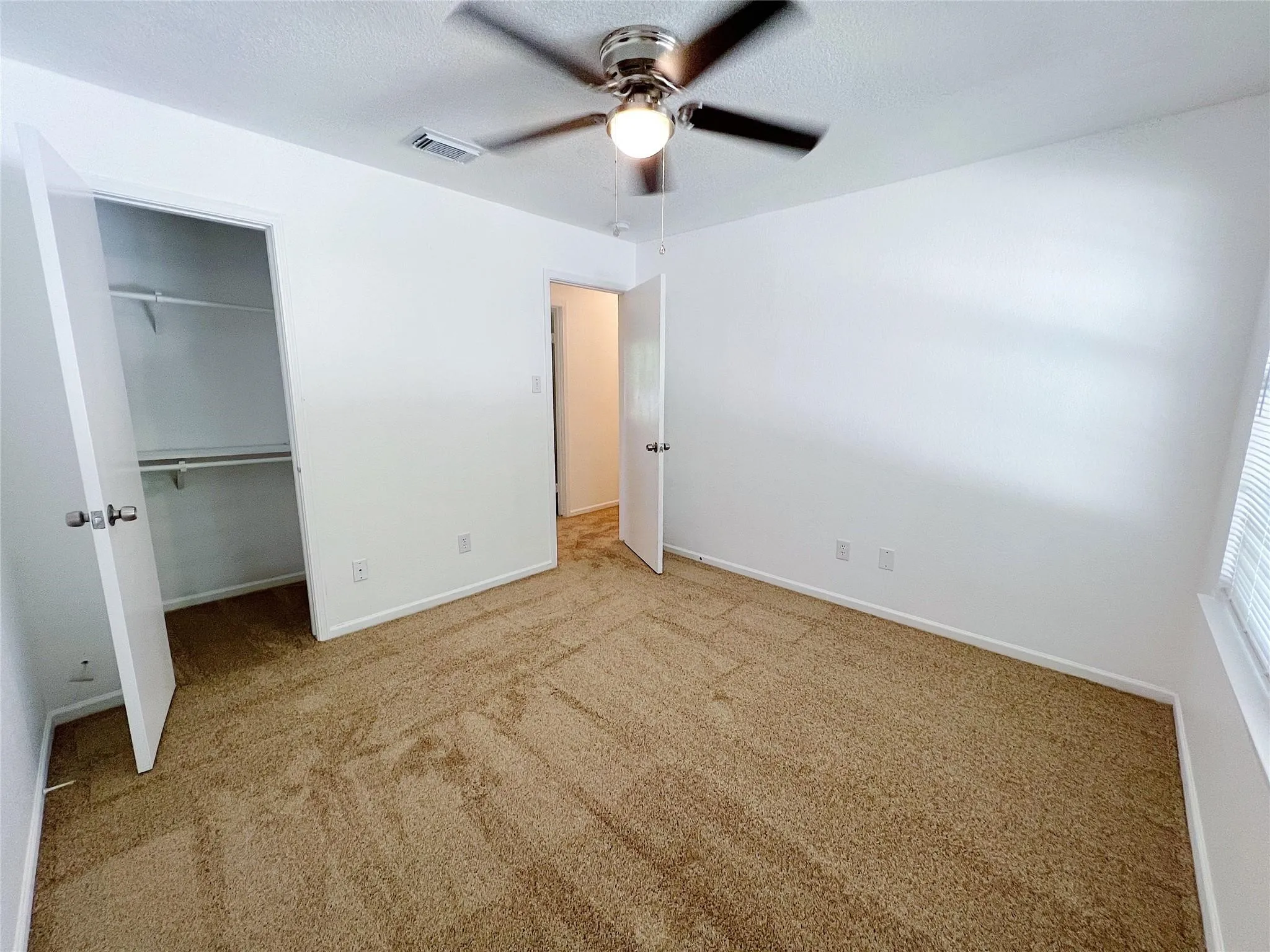 Single Family Residence For Sale in Tarrant County , 616 Valley Spring Drive, Arlington, Texas 76018, 3 Bedroom, 3 Bathroom, 2 Garage spaces, 1,730 Sqft, built in 1986, mls#21369883, Real Estate Agent in Arlington, Homes For Sale in Tarrant county, Homes For Sale in Arlington, Realtor in Arlington Texas, Real Estate Brokerage Independent Realty Texas, Luminita Cordes Realtor