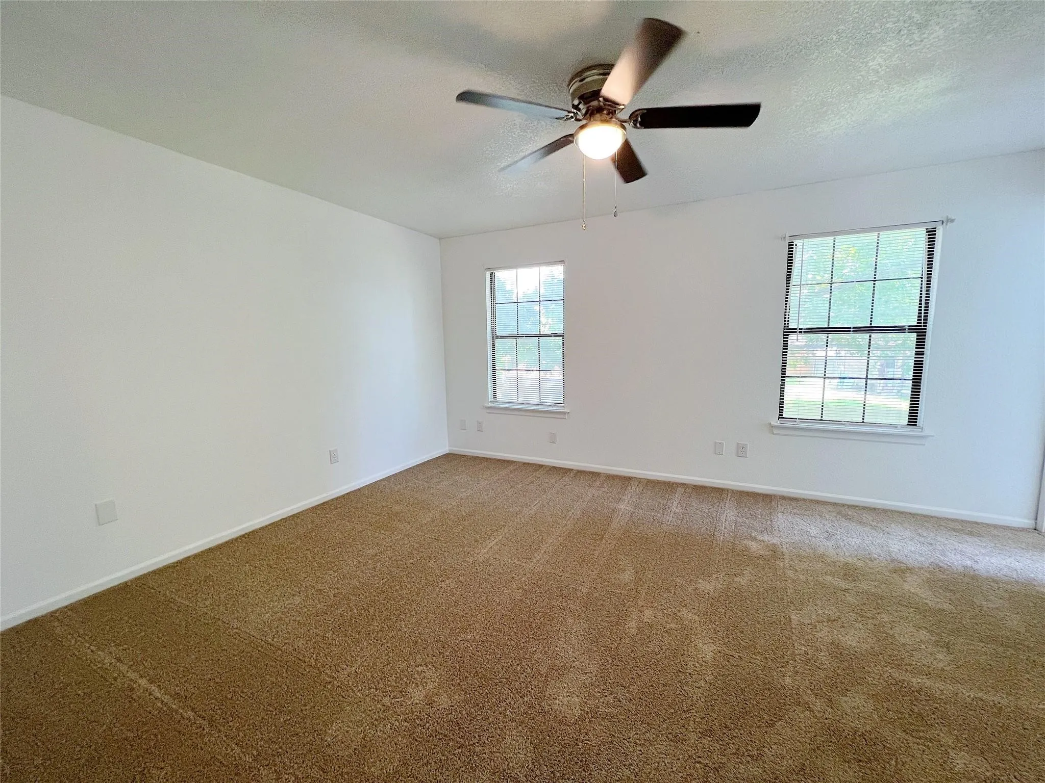 Single Family Residence For Sale in Tarrant County , 616 Valley Spring Drive, Arlington, Texas 76018, 3 Bedroom, 3 Bathroom, 2 Garage spaces, 1,730 Sqft, built in 1986, mls#21369883, Real Estate Agent in Arlington, Homes For Sale in Tarrant county, Homes For Sale in Arlington, Realtor in Arlington Texas, Real Estate Brokerage Independent Realty Texas, Luminita Cordes Realtor