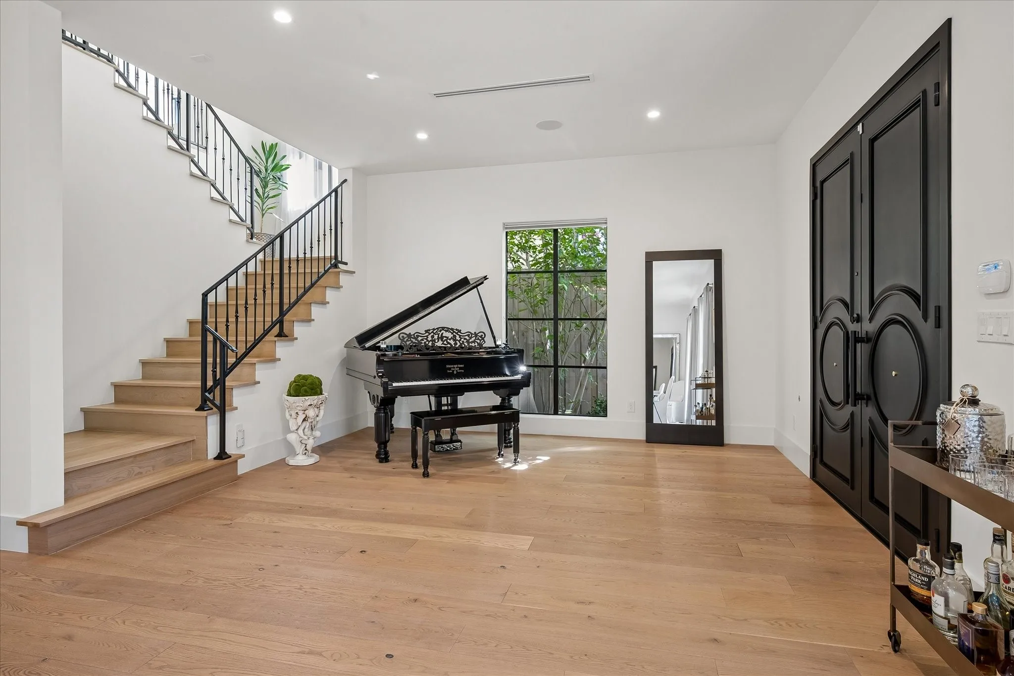 Single Family Residence For Sale in Dallas County , 5447 Richmond Avenue, Dallas, Texas 75206, 5 Bedroom, 5 Bathroom, 2 Garage spaces, 4,368 Sqft, built in 2018, mls#21369627, Real Estate Agent in Dallas, Homes For Sale in Dallas county, Homes For Sale in Dallas, Realtor in Dallas Texas, Real Estate Brokerage Independent Realty Texas, Luminita Cordes Realtor