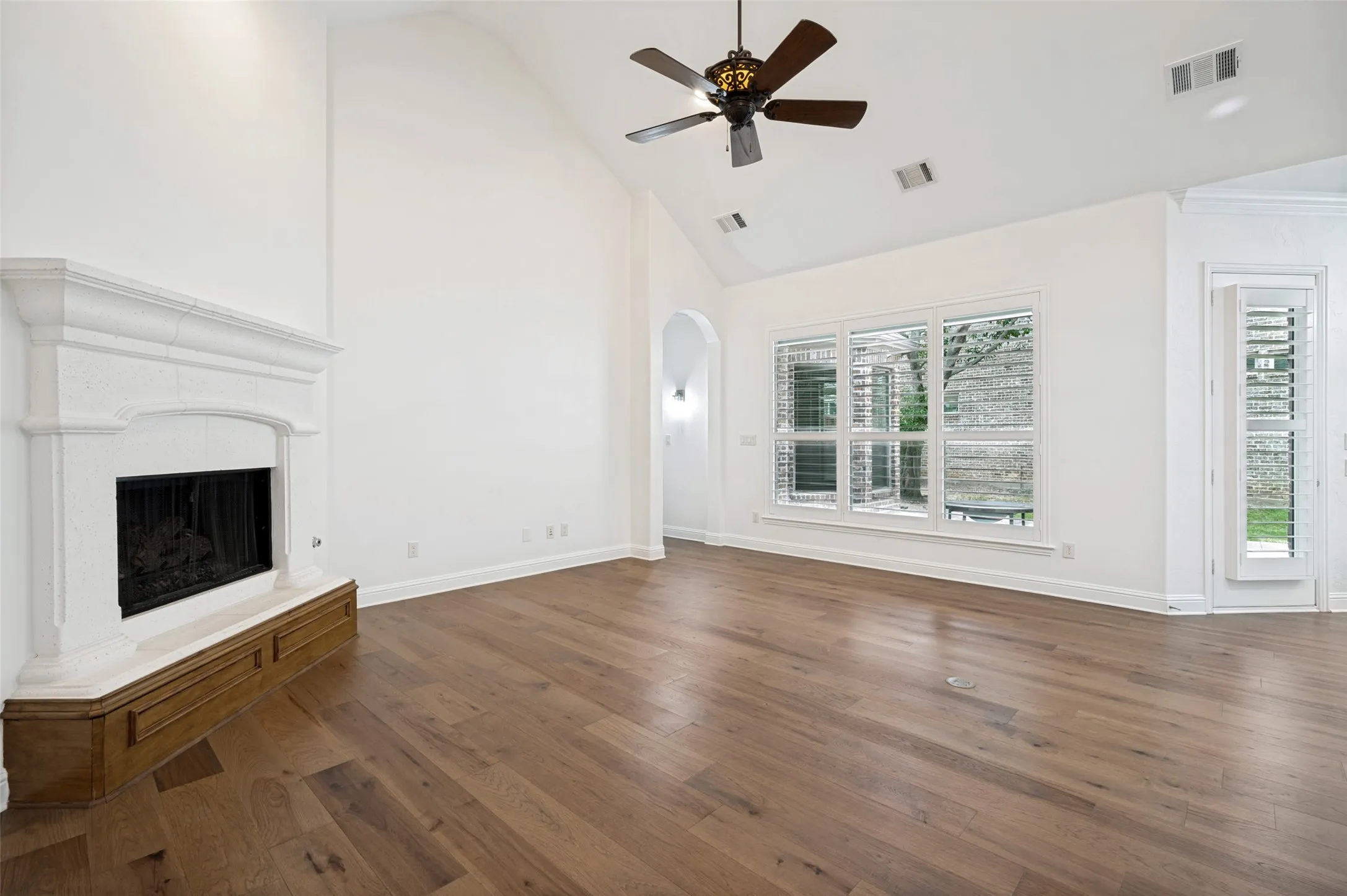 Single Family Residence For Sale in Denton County , 3404 Ashley Gardens, The Colony, Texas 75056, 3 Bedroom, 3 Bathroom, 2 Garage spaces, 2,326 Sqft, built in 2009, mls#21369472, Real Estate Agent in The Colony, Homes For Sale in Denton county, Homes For Sale in The Colony, Realtor in The Colony Texas, Real Estate Brokerage Independent Realty Texas, Luminita Cordes Realtor