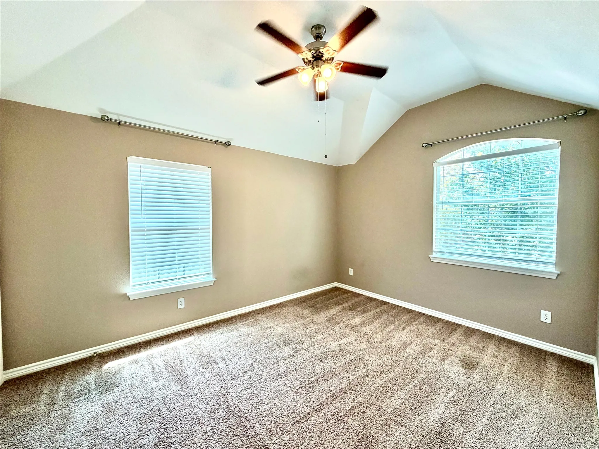 Single Family Residence For Rent in Collin County , 836 Hunters Glen, Murphy, Texas 75094, 6 Bedroom, 4 Bathroom, 2 Garage spaces, 3,831 Sqft, built in 2005, mls#21369487, Real Estate Agent in Murphy, Homes For Rent in Collin county, Homes For Rent in Murphy, Realtor in Murphy Texas, Real Estate Brokerage Independent Realty Texas, Luminita Cordes Realtor