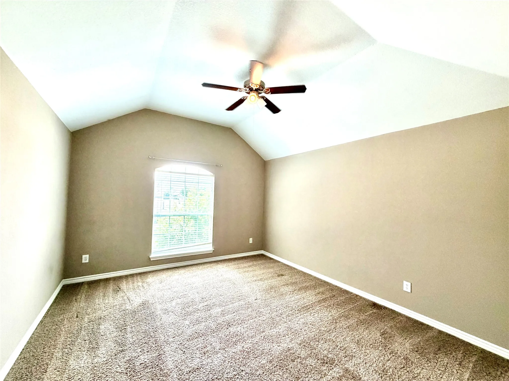 Single Family Residence For Rent in Collin County , 836 Hunters Glen, Murphy, Texas 75094, 6 Bedroom, 4 Bathroom, 2 Garage spaces, 3,831 Sqft, built in 2005, mls#21369487, Real Estate Agent in Murphy, Homes For Rent in Collin county, Homes For Rent in Murphy, Realtor in Murphy Texas, Real Estate Brokerage Independent Realty Texas, Luminita Cordes Realtor