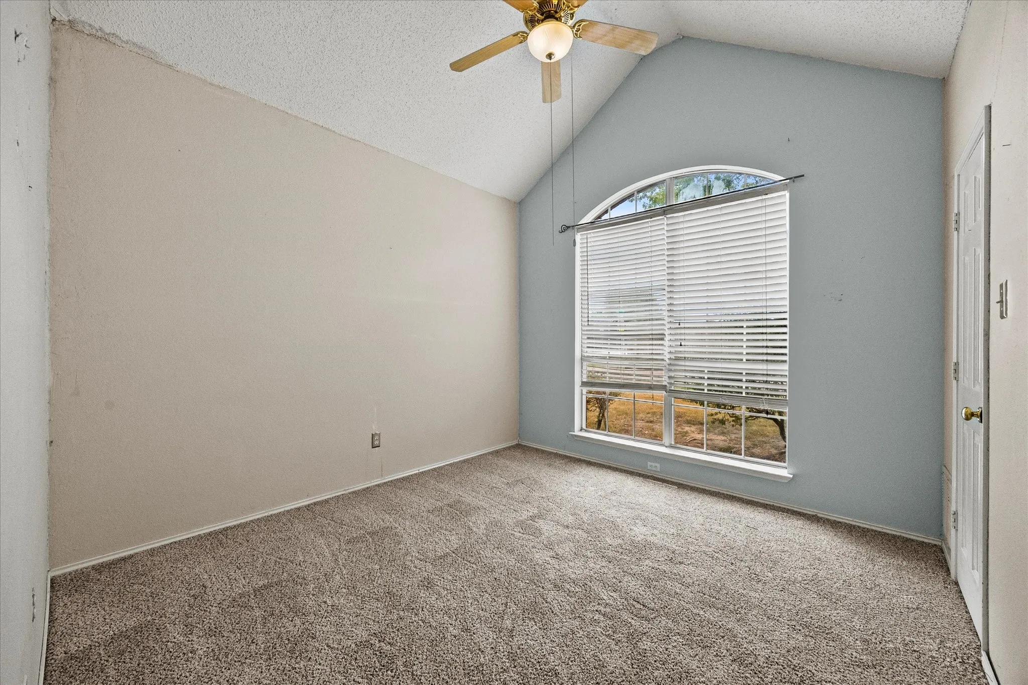 Single Family Residence For Sale in Dallas County , 2416 Liles Lane, Mesquite, Texas 75181, 3 Bedroom, 2 Bathroom, 2 Garage spaces, 1,873 Sqft, built in 1993, mls#21369851, Real Estate Agent in Mesquite, Homes For Sale in Dallas county, Homes For Sale in Mesquite, Realtor in Mesquite Texas, Real Estate Brokerage Independent Realty Texas, Luminita Cordes Realtor
