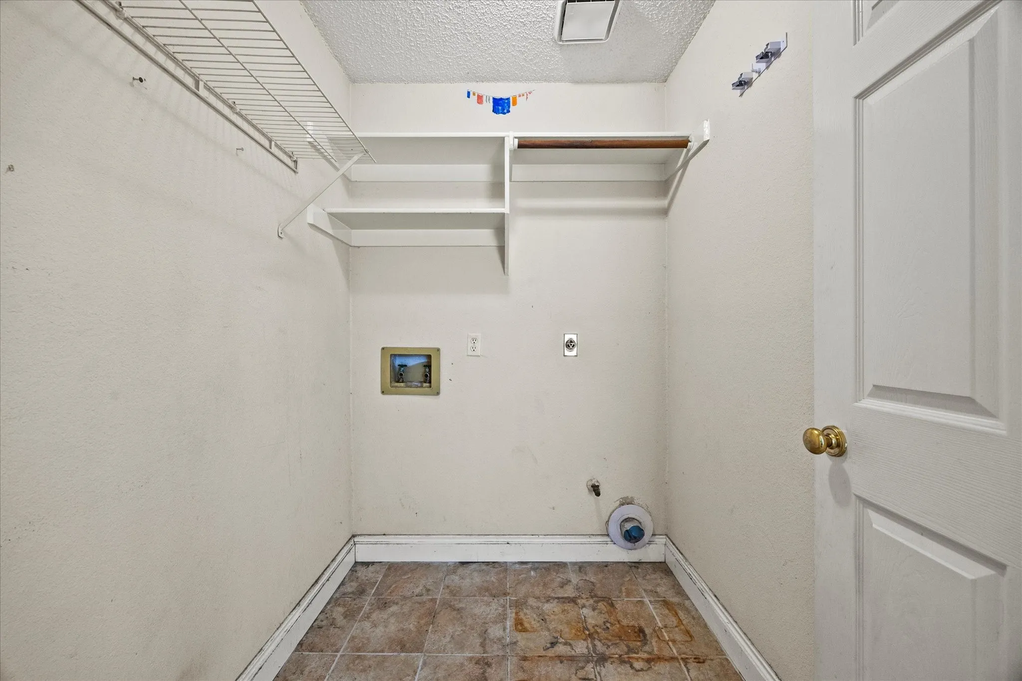 Single Family Residence For Sale in Dallas County , 2416 Liles Lane, Mesquite, Texas 75181, 3 Bedroom, 2 Bathroom, 2 Garage spaces, 1,873 Sqft, built in 1993, mls#21369851, Real Estate Agent in Mesquite, Homes For Sale in Dallas county, Homes For Sale in Mesquite, Realtor in Mesquite Texas, Real Estate Brokerage Independent Realty Texas, Luminita Cordes Realtor