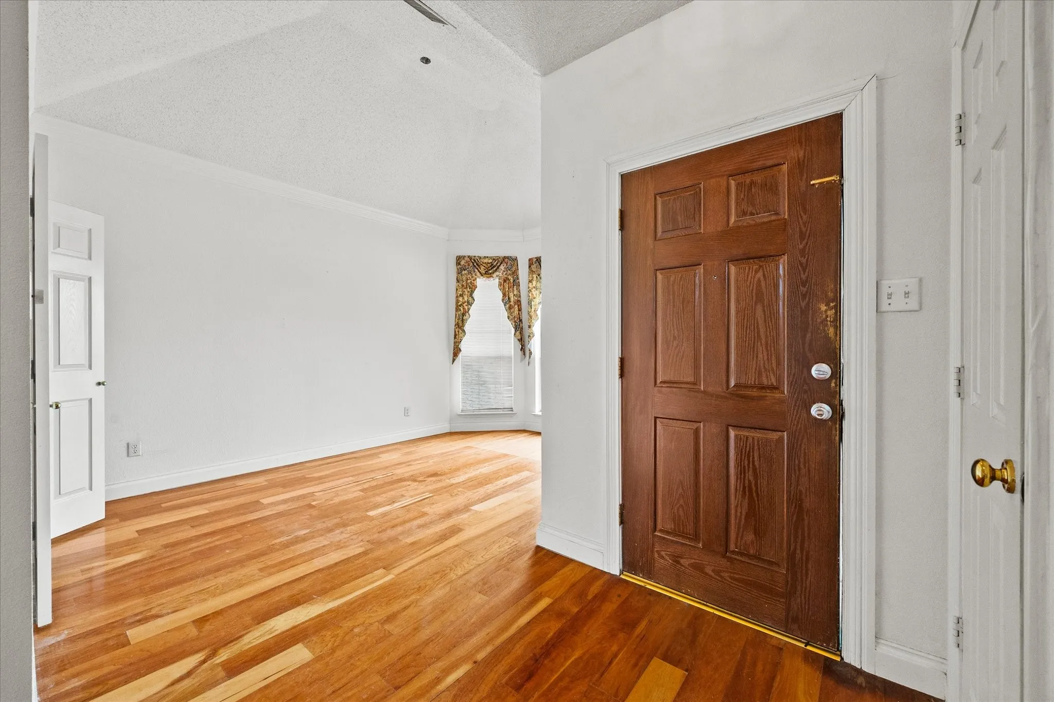 Single Family Residence For Sale in Dallas County , 2416 Liles Lane, Mesquite, Texas 75181, 3 Bedroom, 2 Bathroom, 2 Garage spaces, 1,873 Sqft, built in 1993, mls#21369851, Real Estate Agent in Mesquite, Homes For Sale in Dallas county, Homes For Sale in Mesquite, Realtor in Mesquite Texas, Real Estate Brokerage Independent Realty Texas, Luminita Cordes Realtor