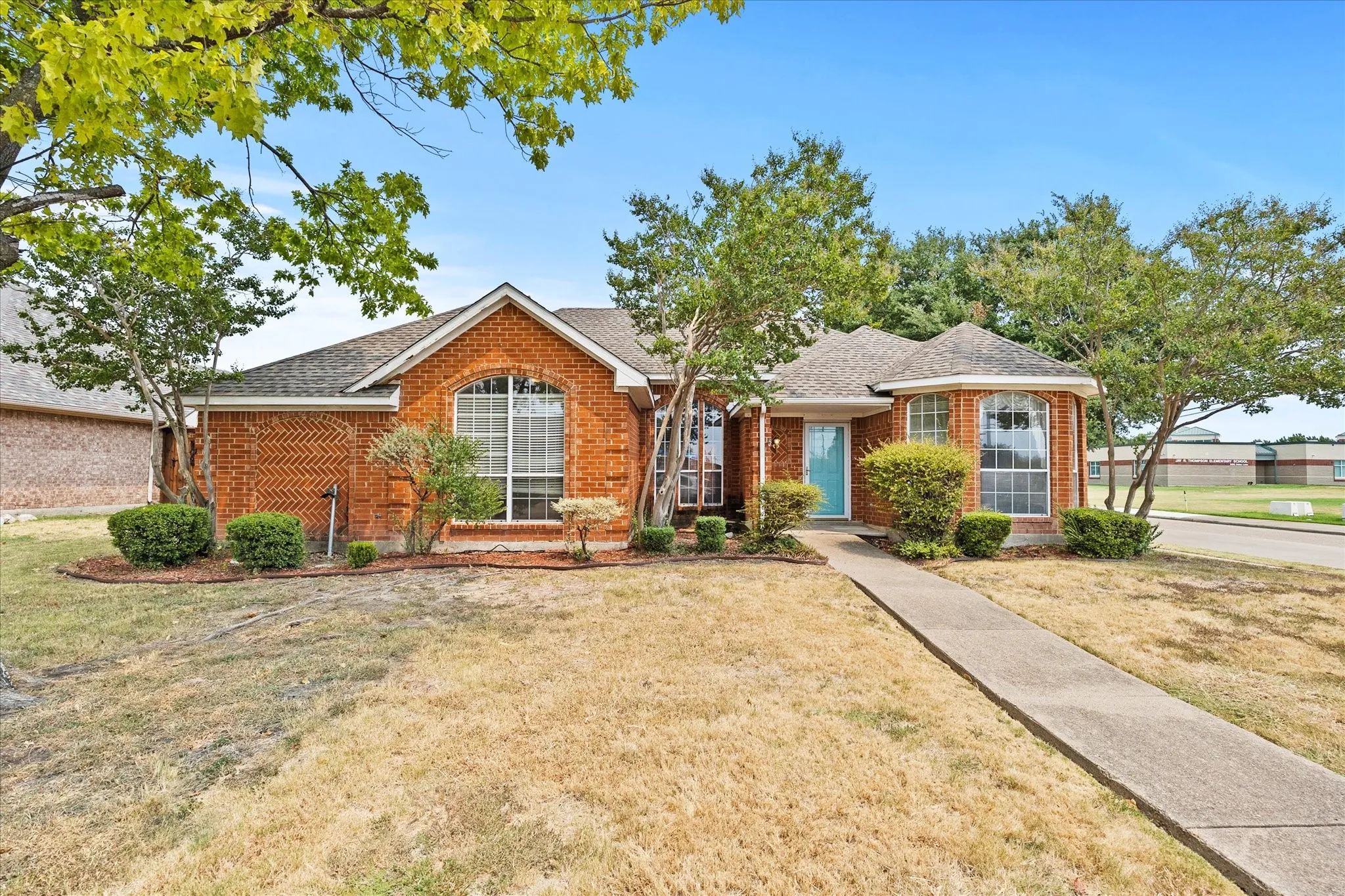 Single Family Residence For Sale in Dallas County , 2416 Liles Lane, Mesquite, Texas 75181, 3 Bedroom, 2 Bathroom, 2 Garage spaces, 1,873 Sqft, built in 1993, mls#21369851, Real Estate Agent in Mesquite, Homes For Sale in Dallas county, Homes For Sale in Mesquite, Realtor in Mesquite Texas, Real Estate Brokerage Independent Realty Texas, Luminita Cordes Realtor