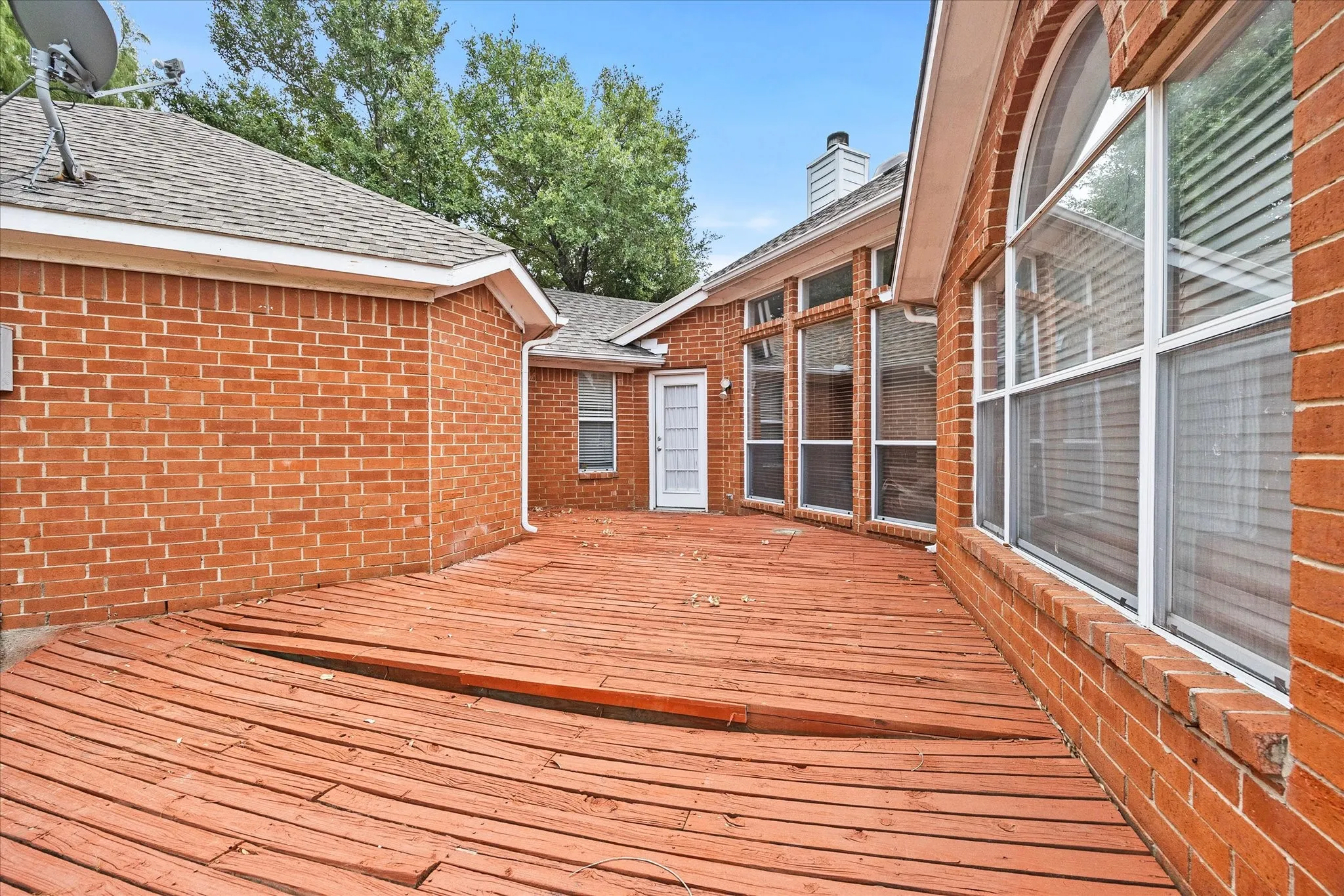 Single Family Residence For Sale in Dallas County , 2416 Liles Lane, Mesquite, Texas 75181, 3 Bedroom, 2 Bathroom, 2 Garage spaces, 1,873 Sqft, built in 1993, mls#21369851, Real Estate Agent in Mesquite, Homes For Sale in Dallas county, Homes For Sale in Mesquite, Realtor in Mesquite Texas, Real Estate Brokerage Independent Realty Texas, Luminita Cordes Realtor