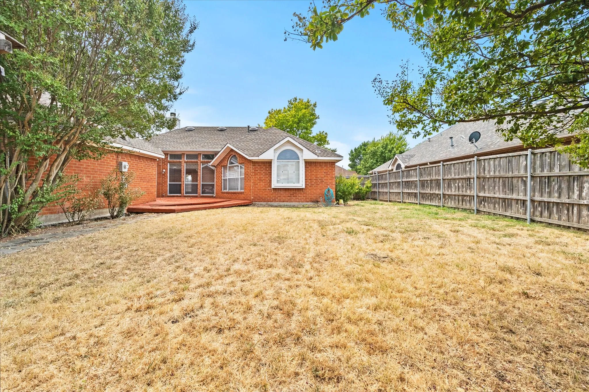 Single Family Residence For Sale in Dallas County , 2416 Liles Lane, Mesquite, Texas 75181, 3 Bedroom, 2 Bathroom, 2 Garage spaces, 1,873 Sqft, built in 1993, mls#21369851, Real Estate Agent in Mesquite, Homes For Sale in Dallas county, Homes For Sale in Mesquite, Realtor in Mesquite Texas, Real Estate Brokerage Independent Realty Texas, Luminita Cordes Realtor