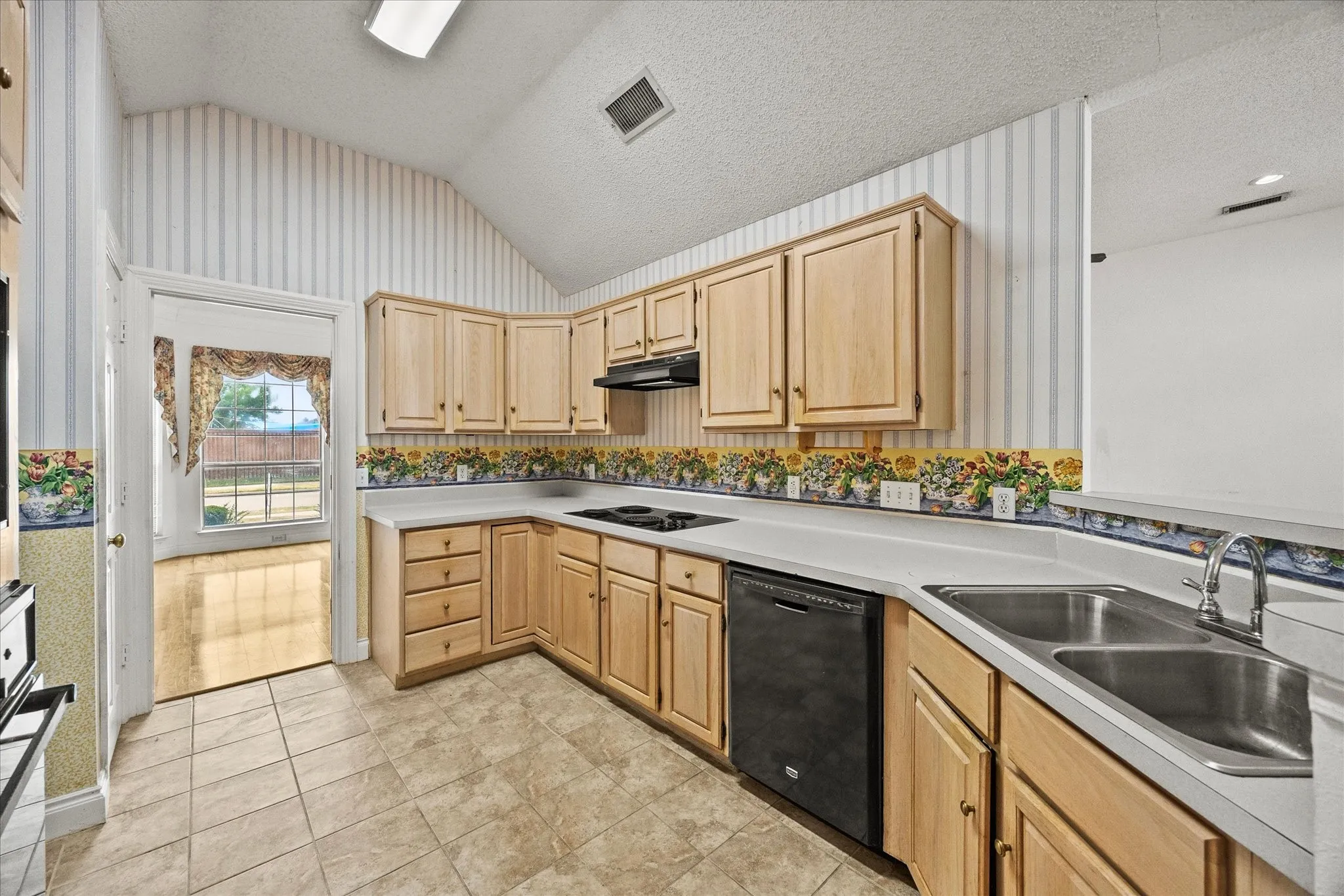 Single Family Residence For Sale in Dallas County , 2416 Liles Lane, Mesquite, Texas 75181, 3 Bedroom, 2 Bathroom, 2 Garage spaces, 1,873 Sqft, built in 1993, mls#21369851, Real Estate Agent in Mesquite, Homes For Sale in Dallas county, Homes For Sale in Mesquite, Realtor in Mesquite Texas, Real Estate Brokerage Independent Realty Texas, Luminita Cordes Realtor