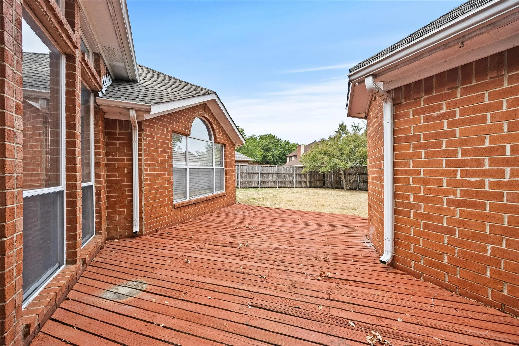 Single Family Residence For Sale in Dallas County , 2416 Liles Lane, Mesquite, Texas 75181, 3 Bedroom, 2 Bathroom, 2 Garage spaces, 1,873 Sqft, built in 1993, mls#21369851, Real Estate Agent in Mesquite, Homes For Sale in Dallas county, Homes For Sale in Mesquite, Realtor in Mesquite Texas, Real Estate Brokerage Independent Realty Texas, Luminita Cordes Realtor