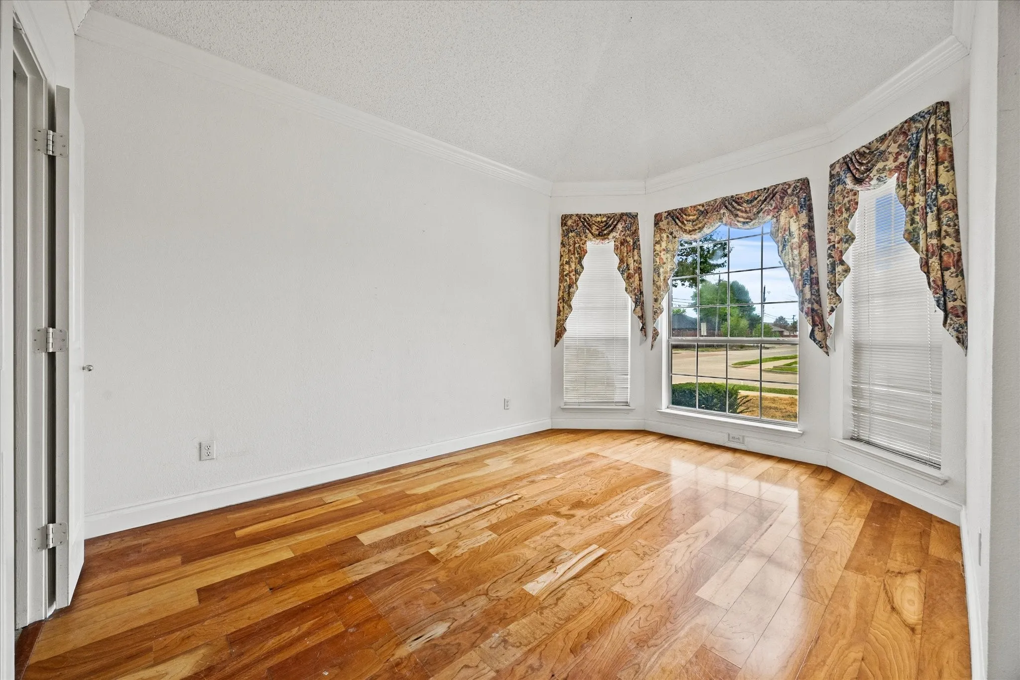 Single Family Residence For Sale in Dallas County , 2416 Liles Lane, Mesquite, Texas 75181, 3 Bedroom, 2 Bathroom, 2 Garage spaces, 1,873 Sqft, built in 1993, mls#21369851, Real Estate Agent in Mesquite, Homes For Sale in Dallas county, Homes For Sale in Mesquite, Realtor in Mesquite Texas, Real Estate Brokerage Independent Realty Texas, Luminita Cordes Realtor