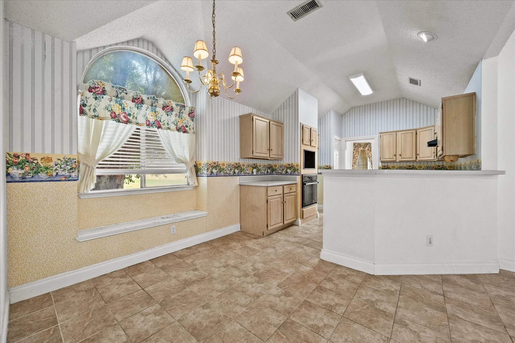 Single Family Residence For Sale in Dallas County , 2416 Liles Lane, Mesquite, Texas 75181, 3 Bedroom, 2 Bathroom, 2 Garage spaces, 1,873 Sqft, built in 1993, mls#21369851, Real Estate Agent in Mesquite, Homes For Sale in Dallas county, Homes For Sale in Mesquite, Realtor in Mesquite Texas, Real Estate Brokerage Independent Realty Texas, Luminita Cordes Realtor