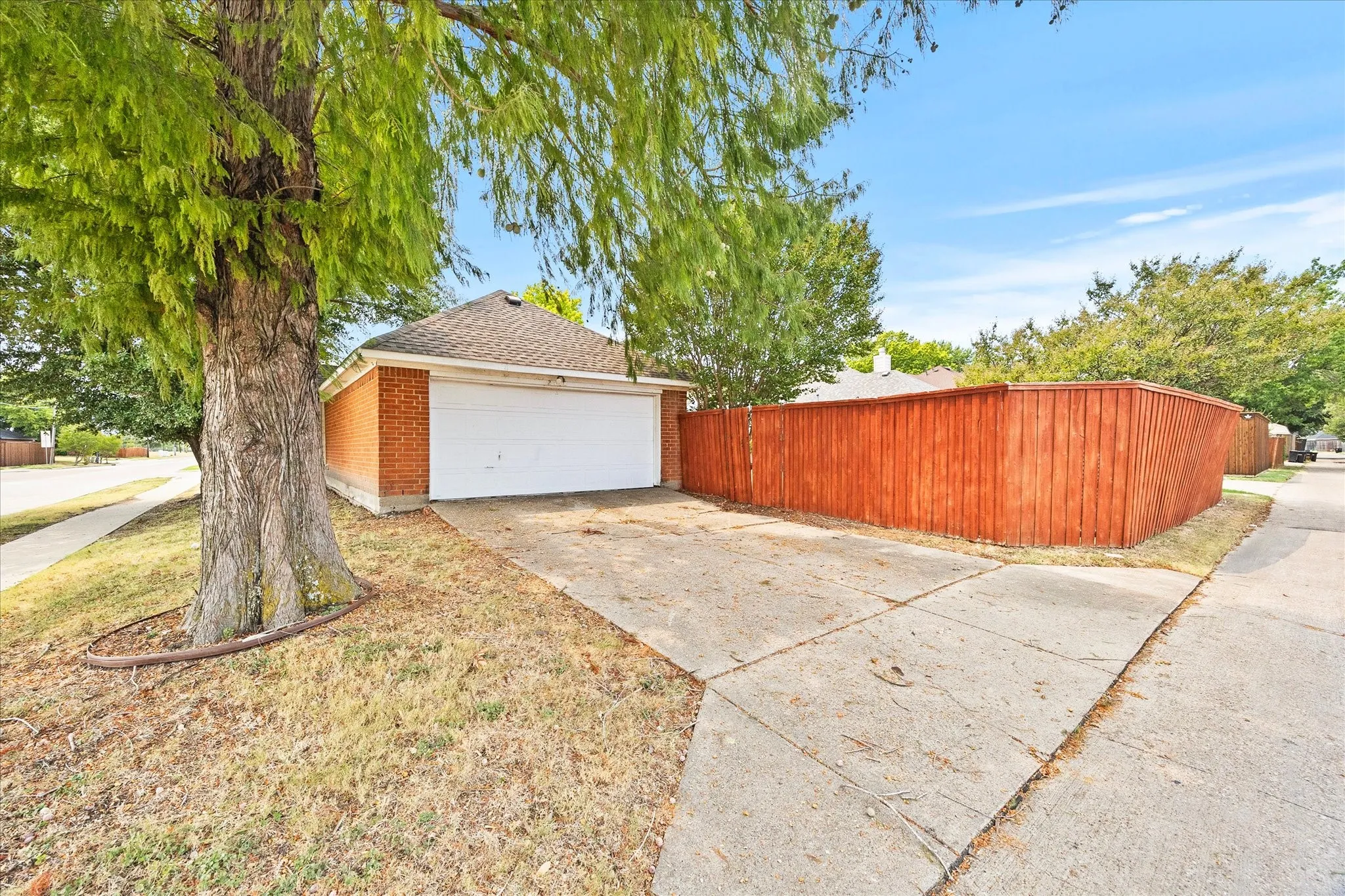 Single Family Residence For Sale in Dallas County , 2416 Liles Lane, Mesquite, Texas 75181, 3 Bedroom, 2 Bathroom, 2 Garage spaces, 1,873 Sqft, built in 1993, mls#21369851, Real Estate Agent in Mesquite, Homes For Sale in Dallas county, Homes For Sale in Mesquite, Realtor in Mesquite Texas, Real Estate Brokerage Independent Realty Texas, Luminita Cordes Realtor