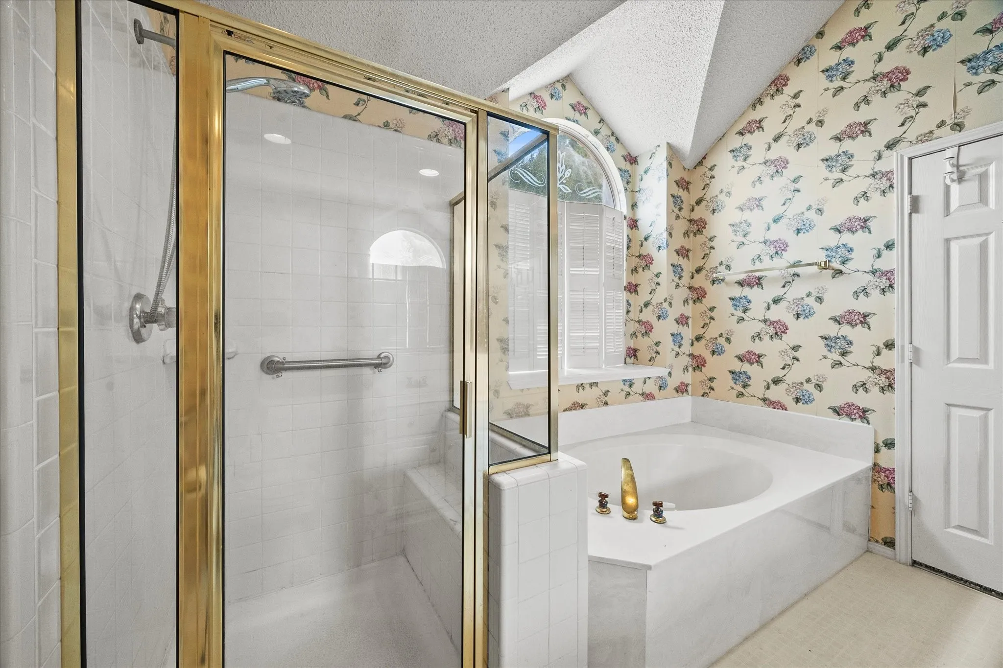 Single Family Residence For Sale in Dallas County , 2416 Liles Lane, Mesquite, Texas 75181, 3 Bedroom, 2 Bathroom, 2 Garage spaces, 1,873 Sqft, built in 1993, mls#21369851, Real Estate Agent in Mesquite, Homes For Sale in Dallas county, Homes For Sale in Mesquite, Realtor in Mesquite Texas, Real Estate Brokerage Independent Realty Texas, Luminita Cordes Realtor